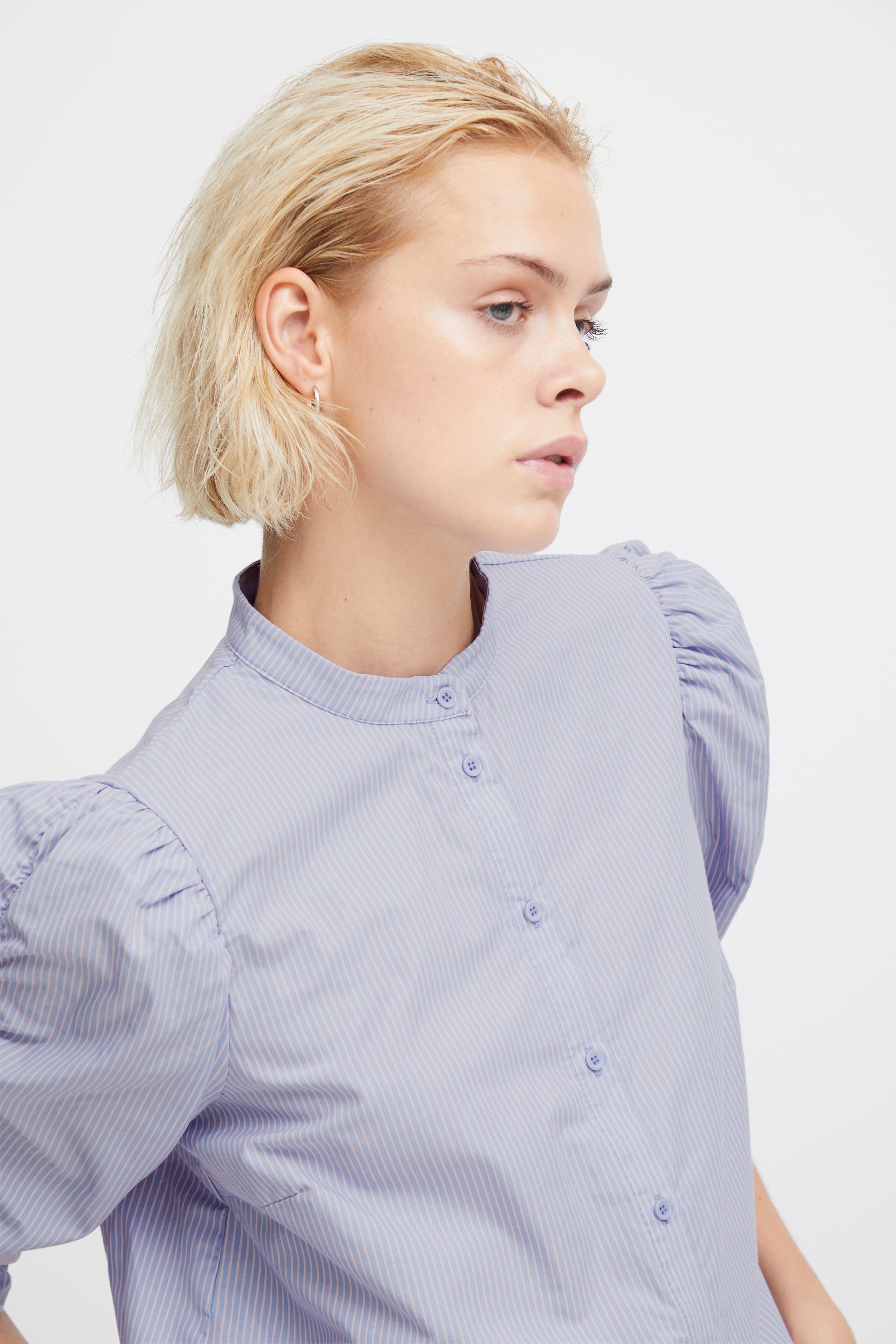 Kortermet bluse LOOKBOOK DETAIL 20121475-203299