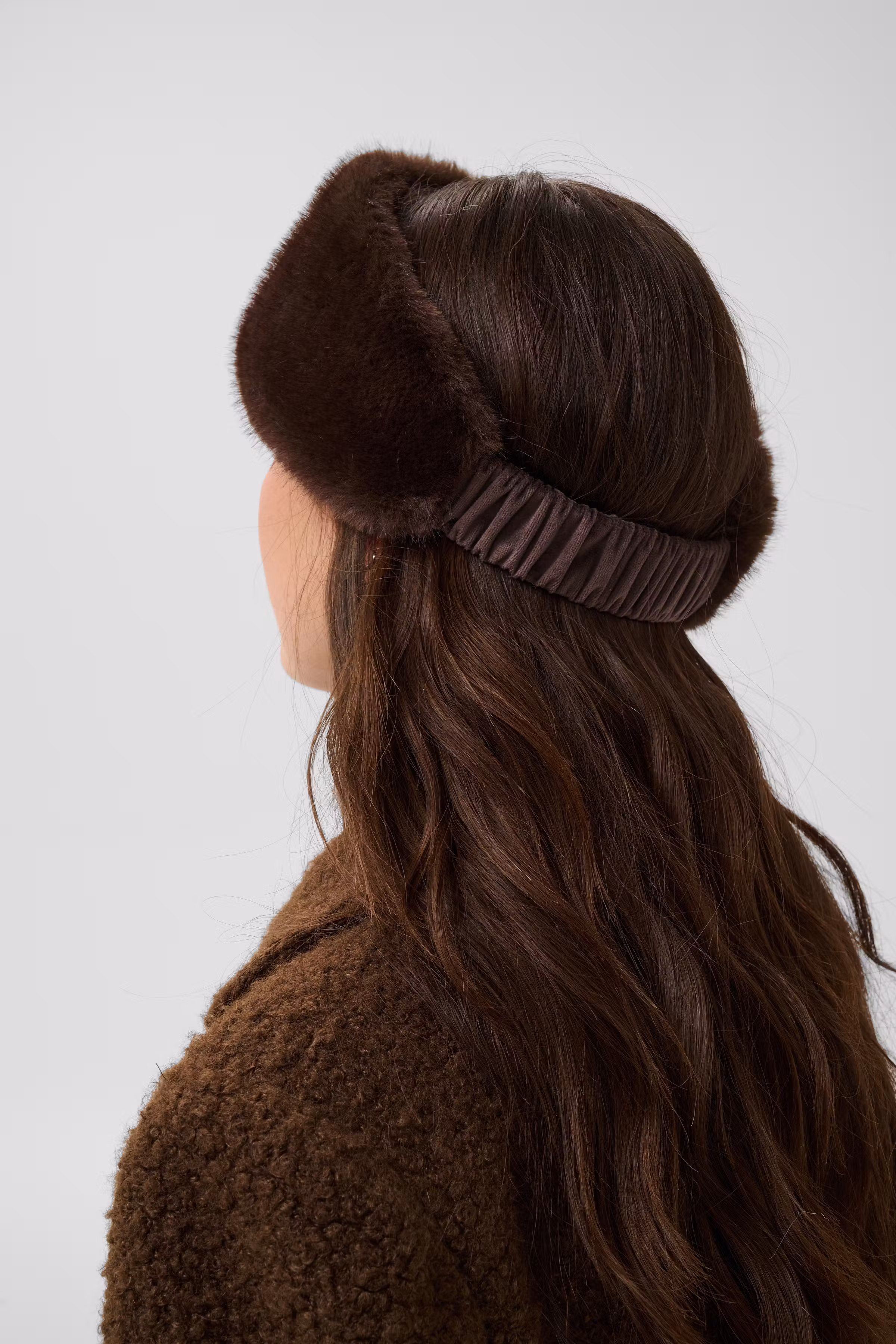 CUkalma Faux fur headband
 LOOKBOOK DETAIL 50113791-190916