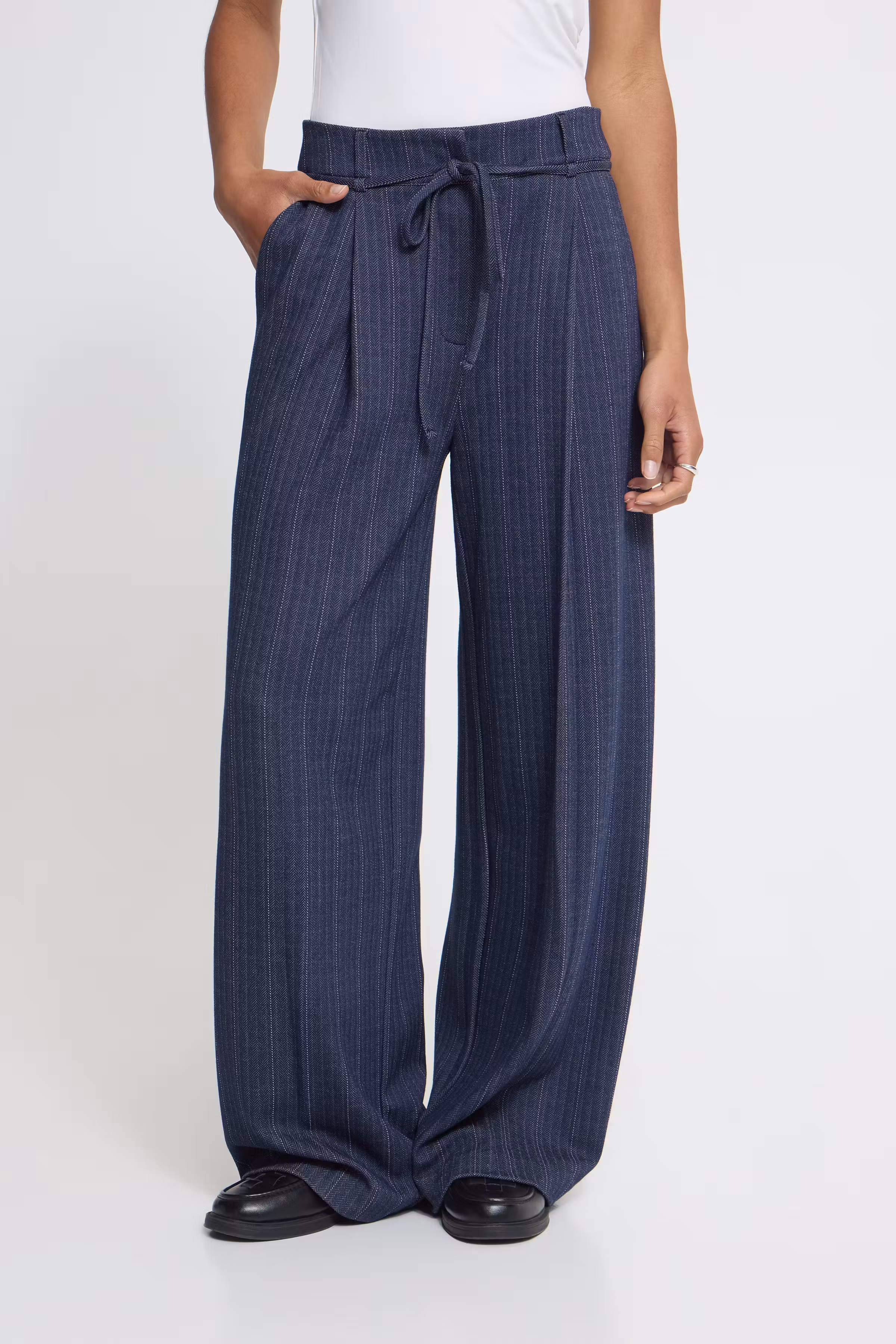 IHKATE Hose LOOKBOOK FRONT 20126820-900012837