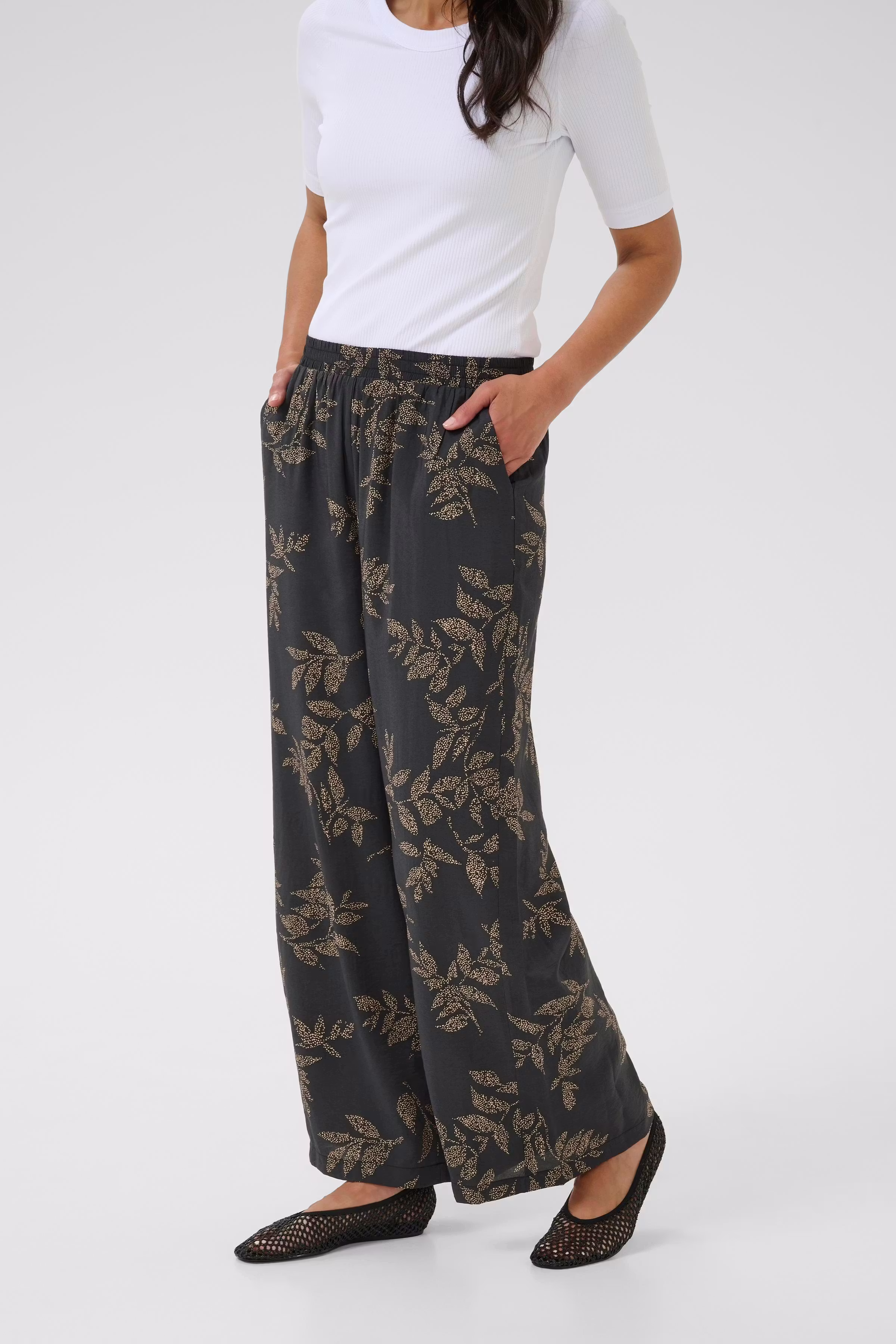 BParianna Hose LOOKBOOK FRONT 40200026-108427