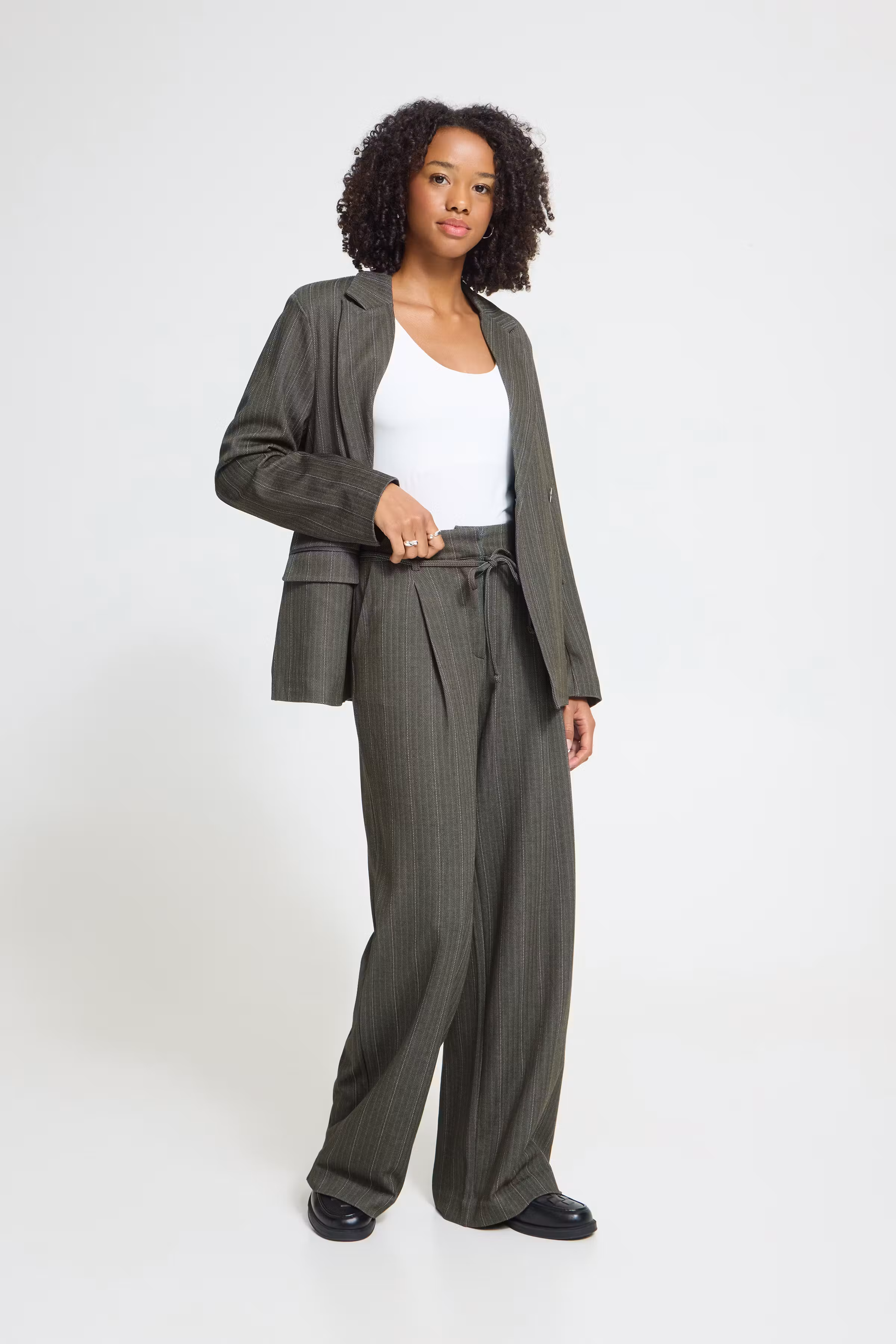 IHKATE Bukser LOOKBOOK FRONT 20126820-900016953
