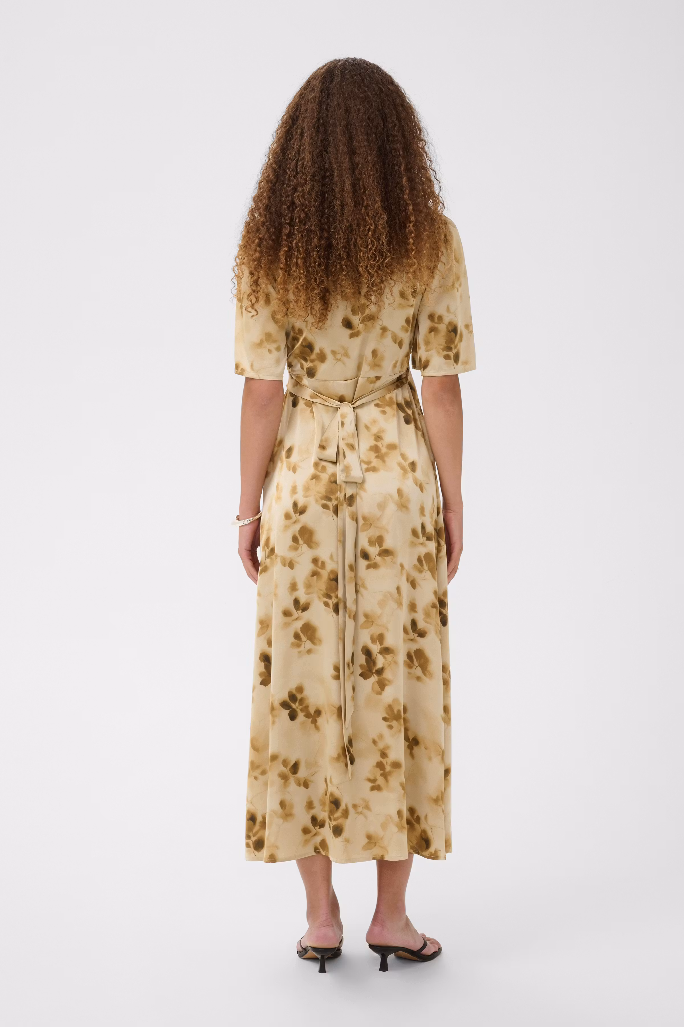 KAsadie Kleid LOOKBOOK BACK 10512165-1000821