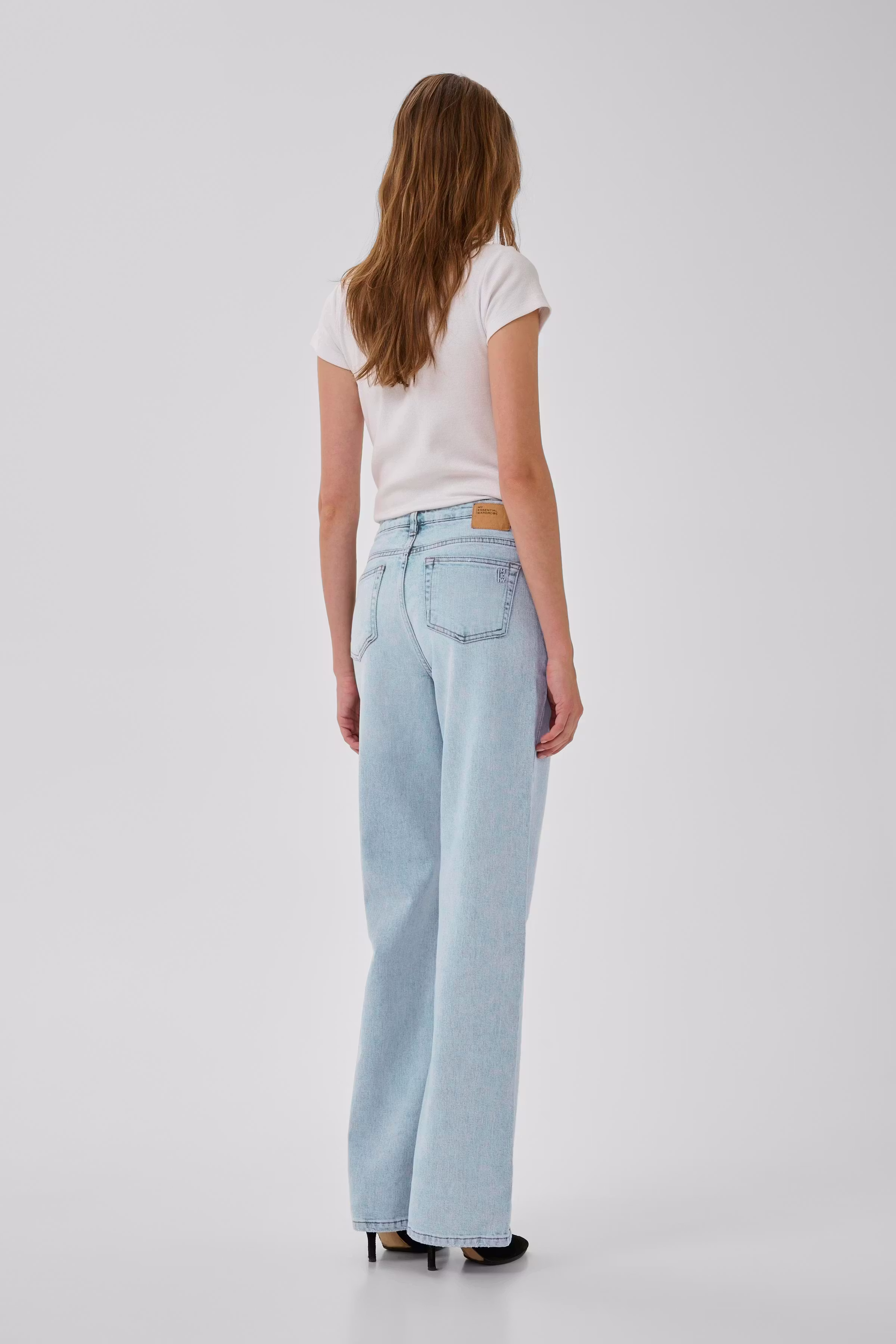 05 THE LOUIS HIGH WIDE JEANS LOOKBOOK BACK 10704222-100046