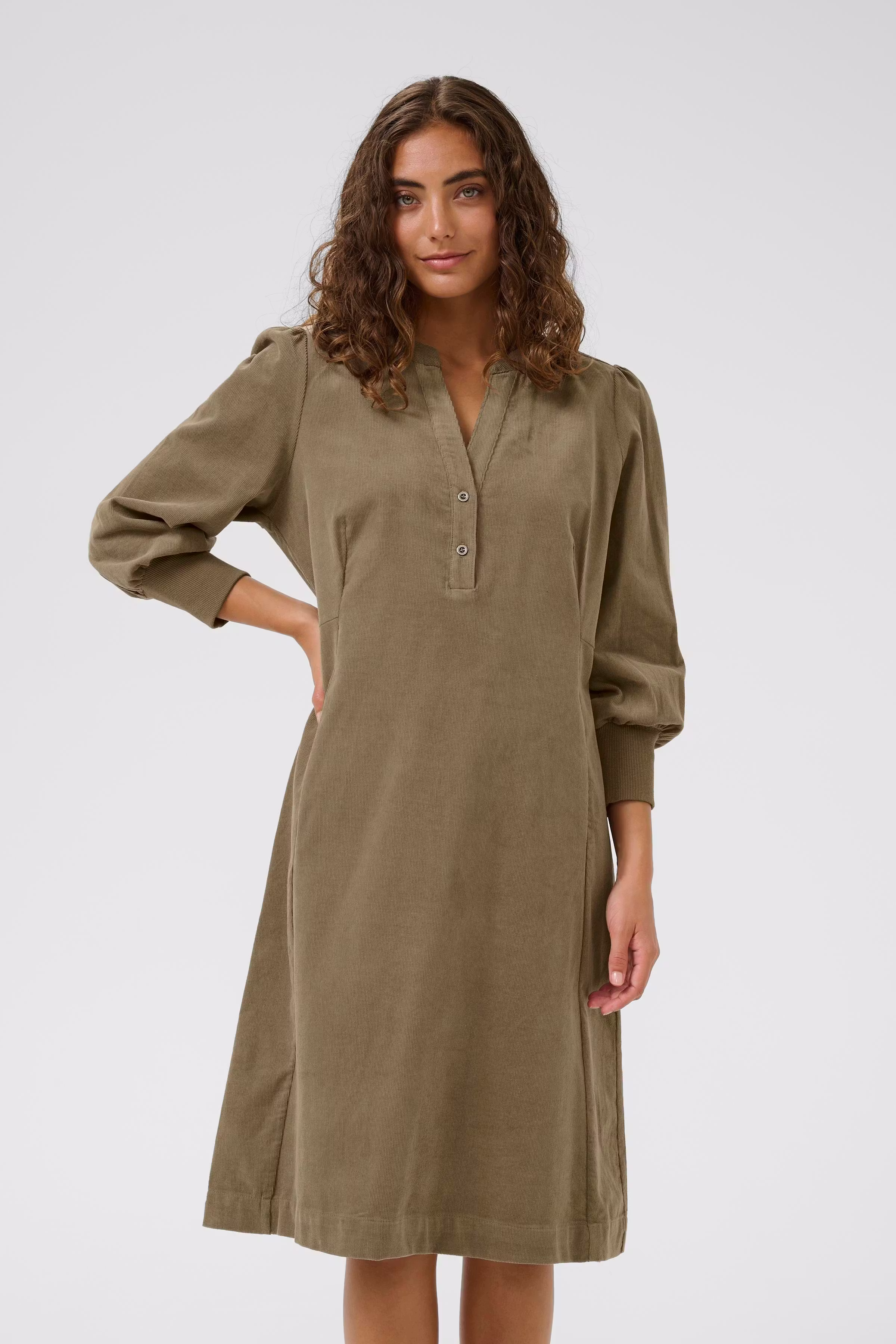 CUrhaena Corduroy jurk LOOKBOOK FRONT 50112284-171310