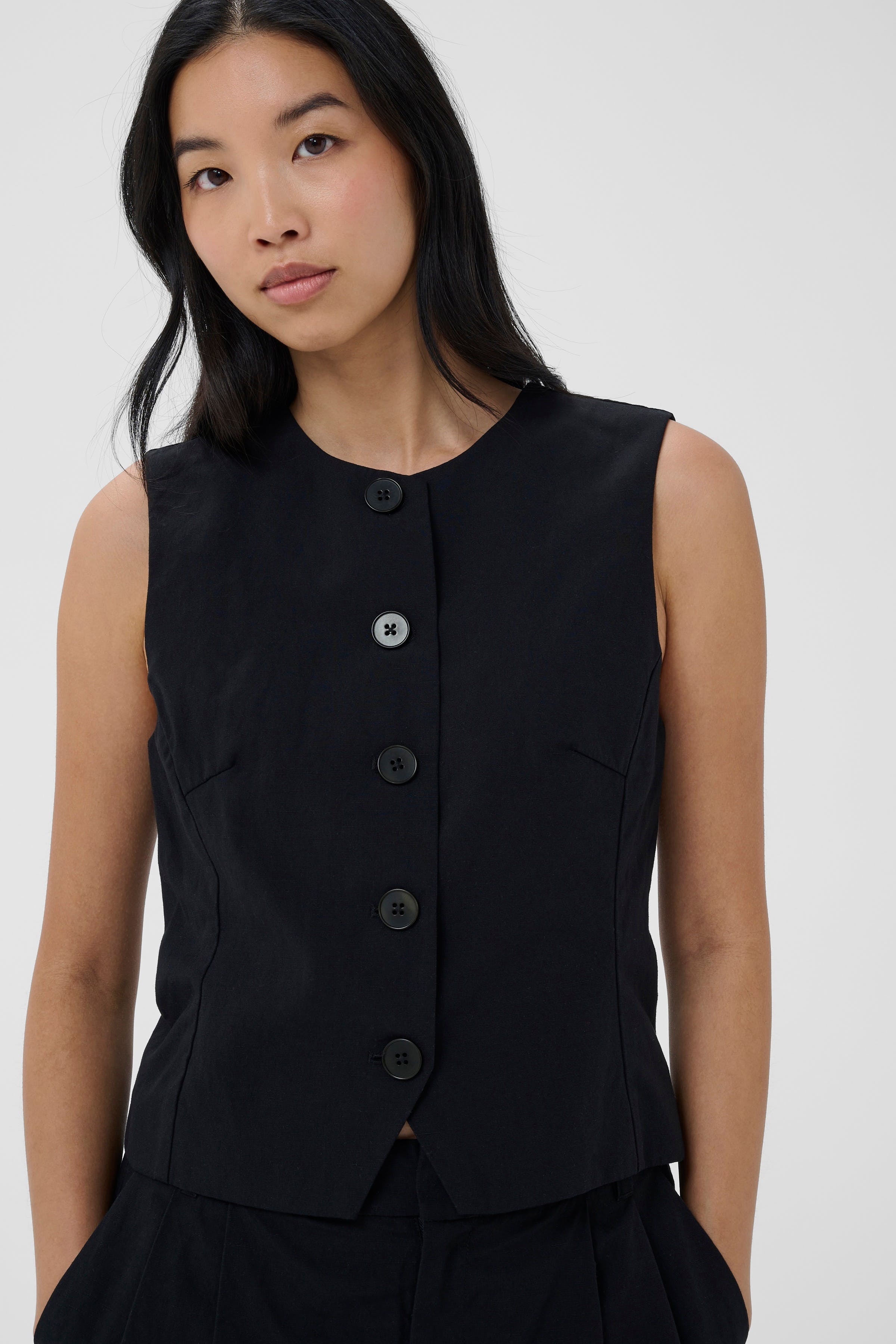 BenittaPW Vest LOOKBOOK DETAIL 30310511-194008