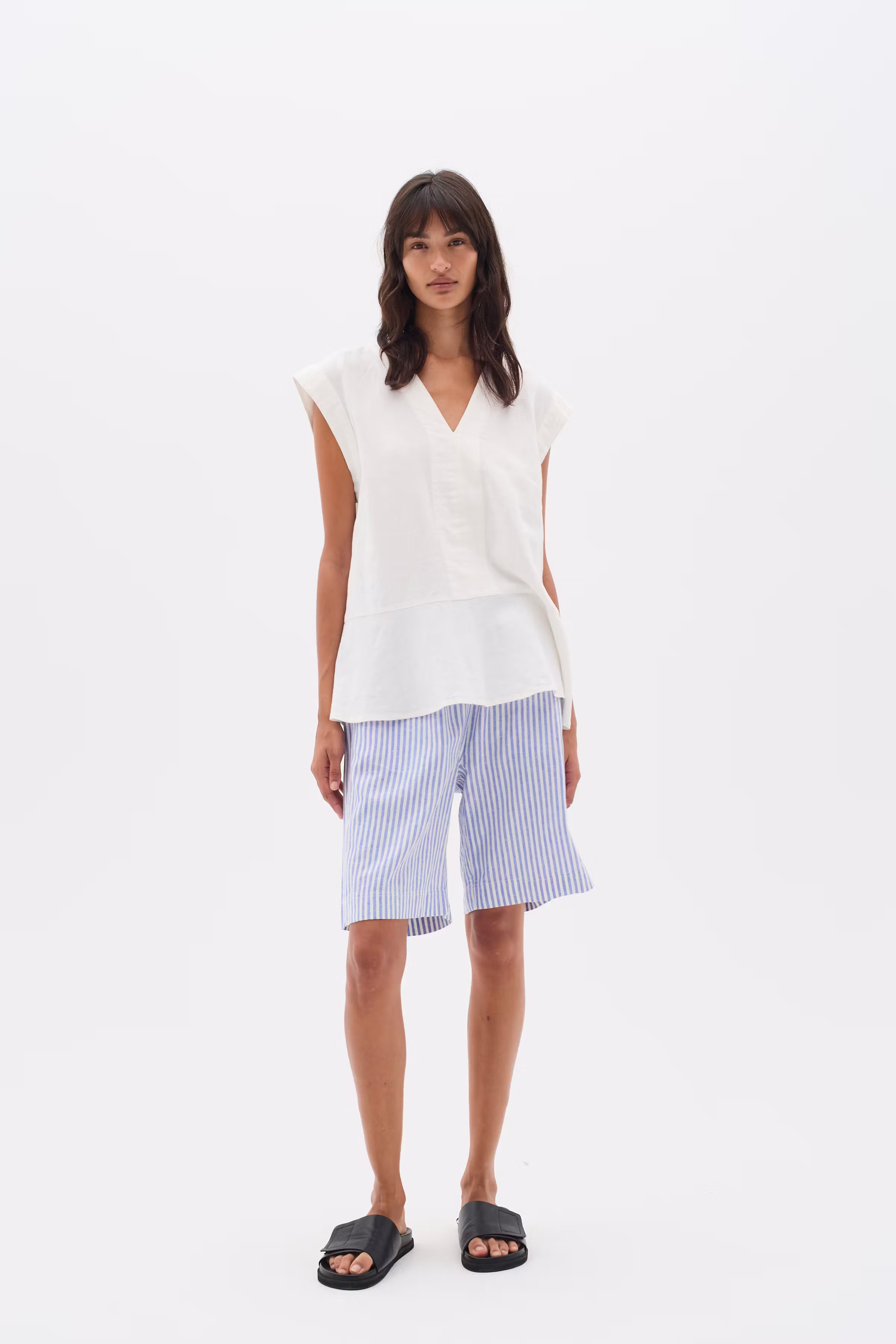 RimoneIW Linen Shorts LOOKBOOK FRONT 30110363-300012