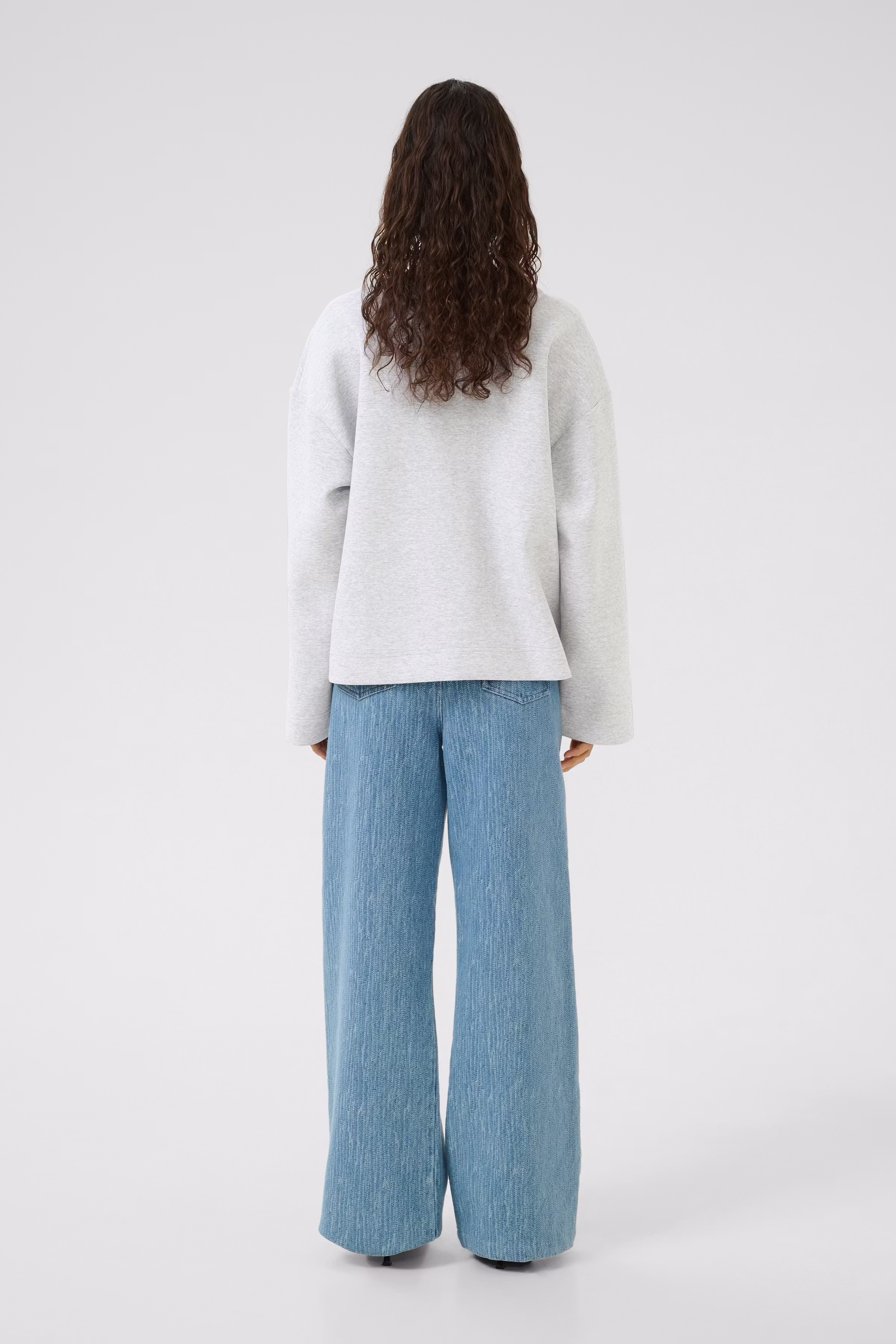 KBUrselina Sweatshirt LOOKBOOK BACK 10105380-103702