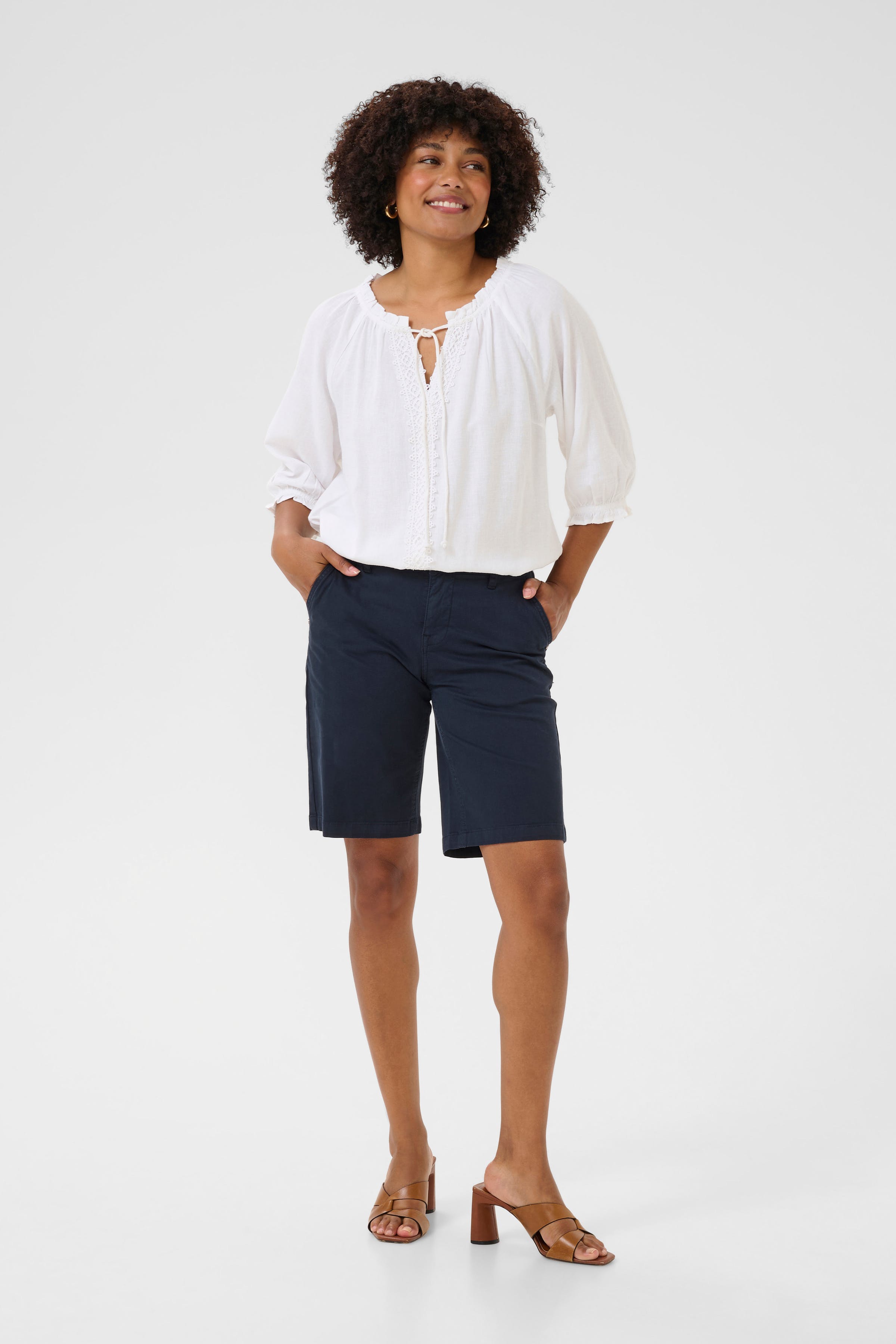 CRBerta Shorts LOOKBOOK FRONT 10613650-193923