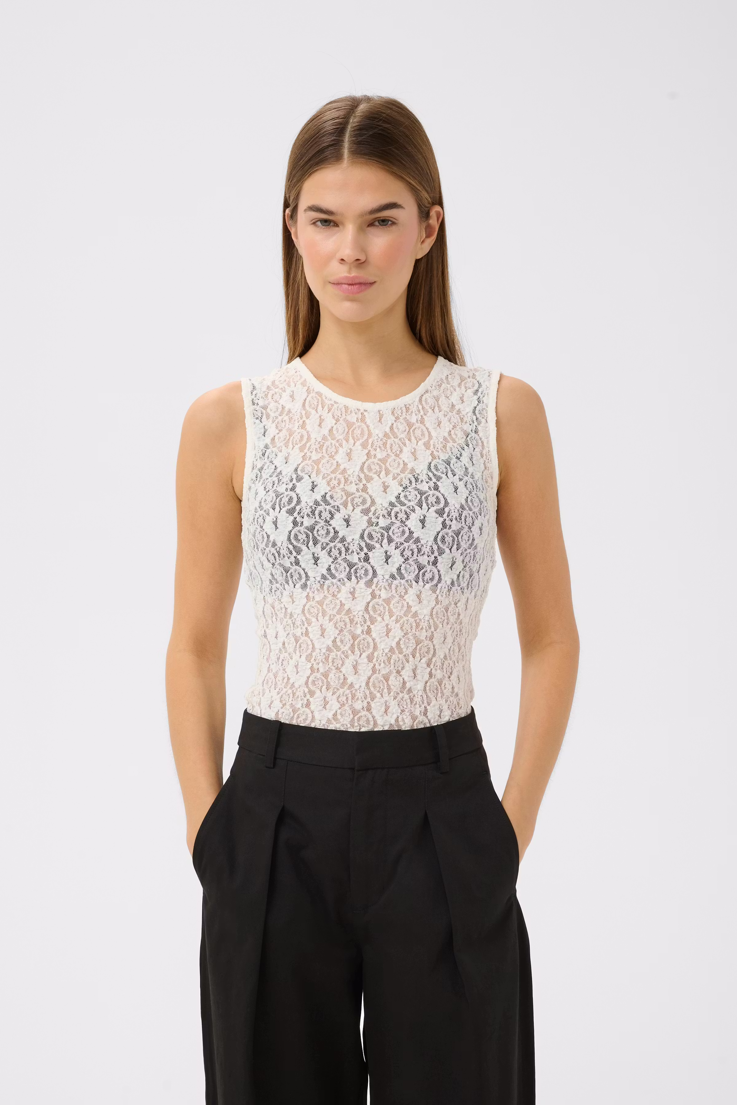 MilanaIW T-shirt LOOKBOOK FRONT 30110514-110701