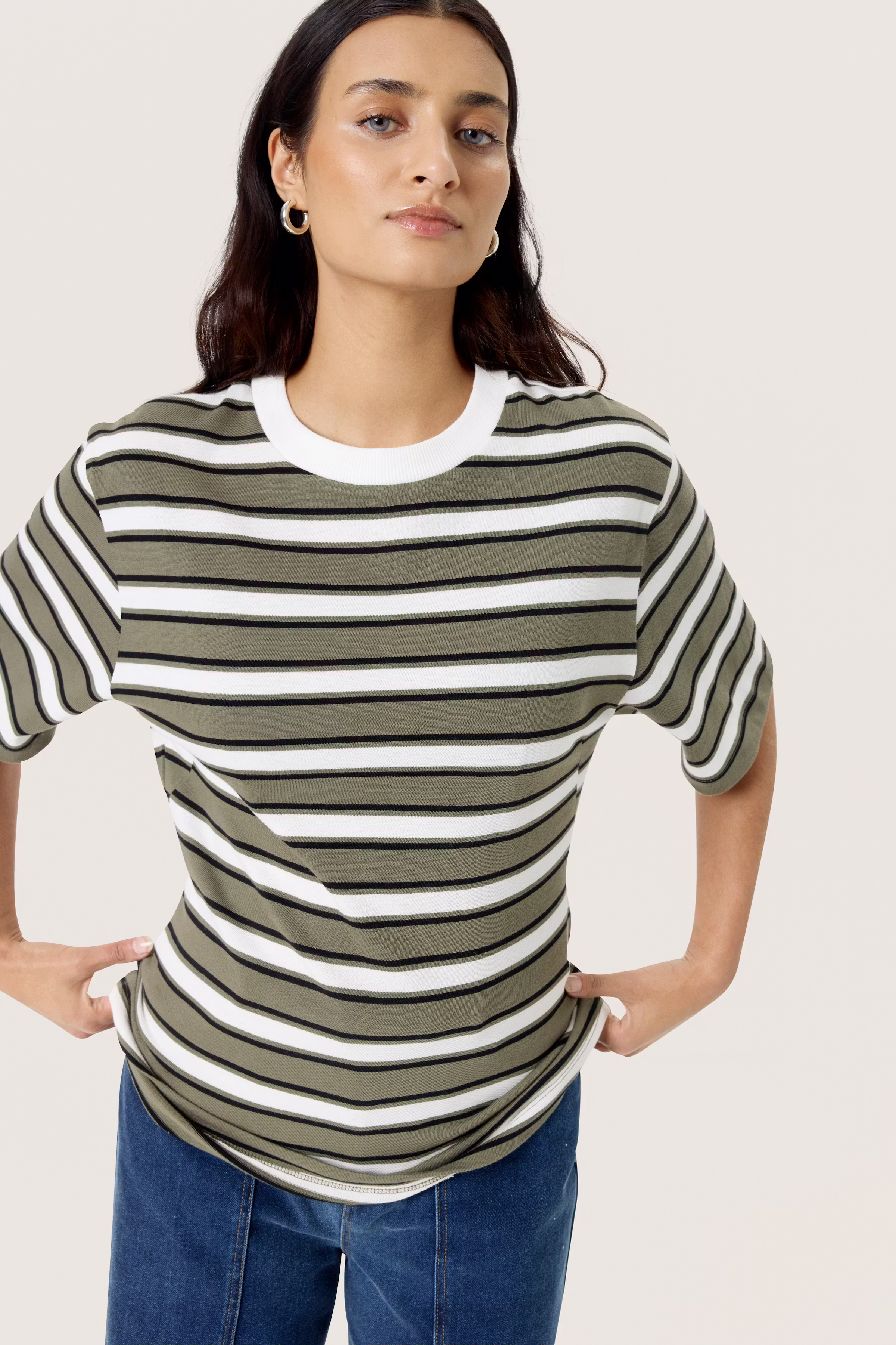 SLNeo T-shirt LOOKBOOK FRONT 30408415-303936