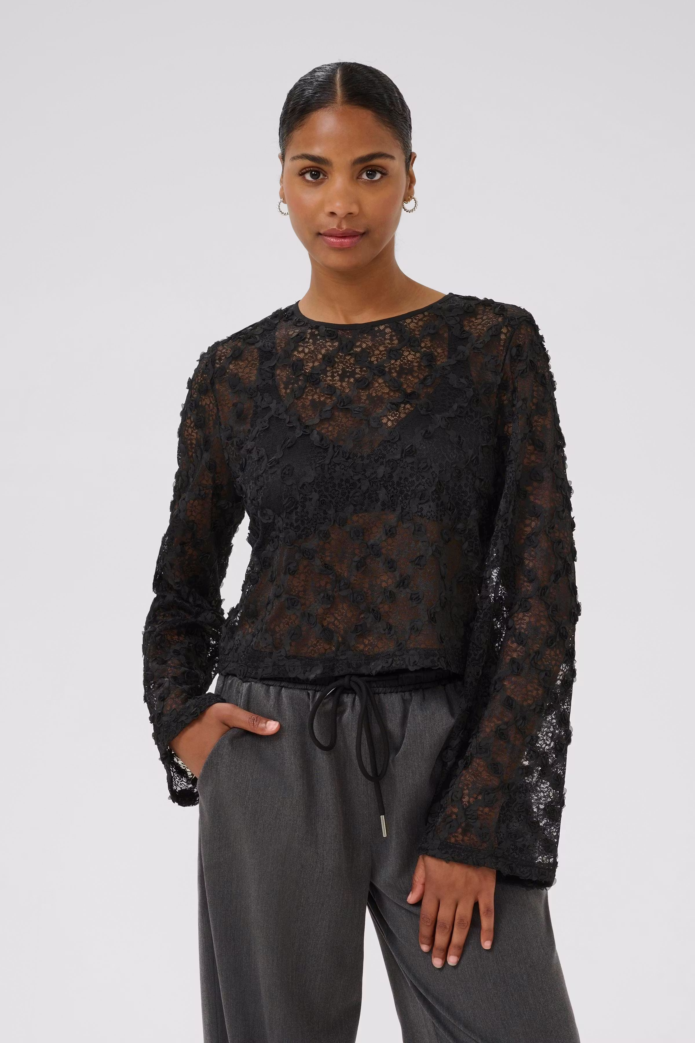 KArosie Blouse LOOKBOOK FRONT 10510670-100121