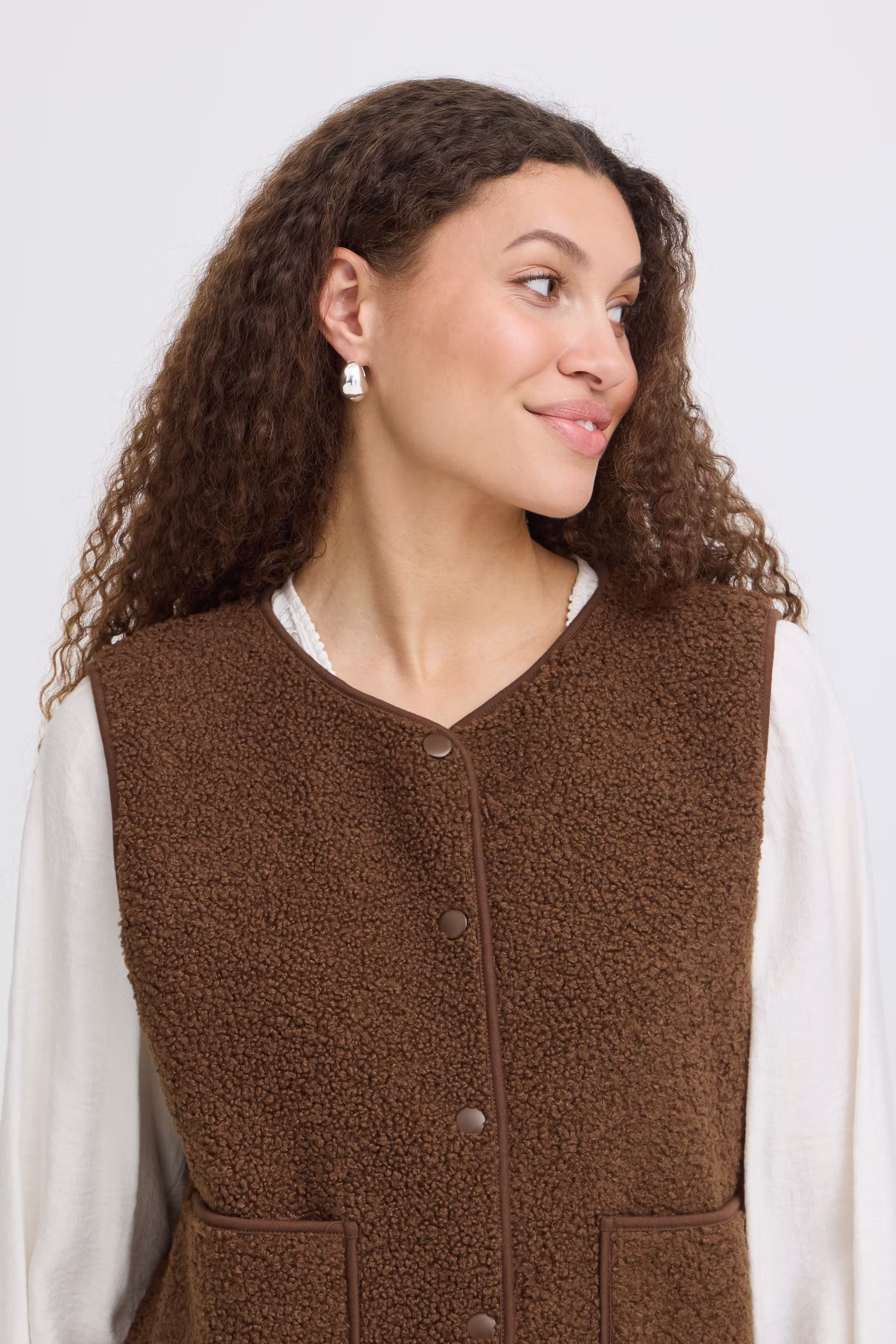 FRGWYNNE Waistcoat LOOKBOOK DETAIL 20618104-190916