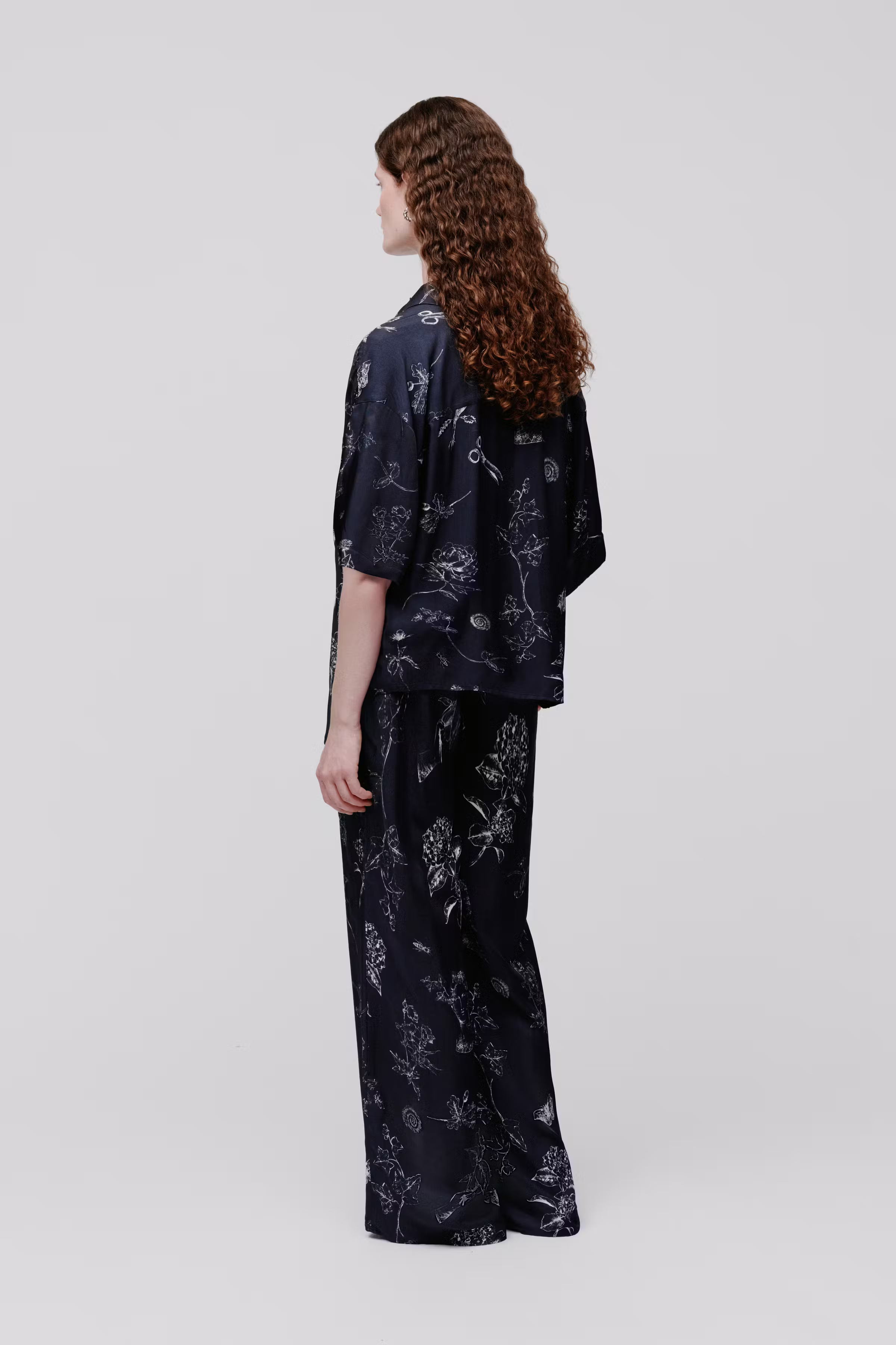 IOPIA Trousers LOOKBOOK BACK 30600637-MC2174