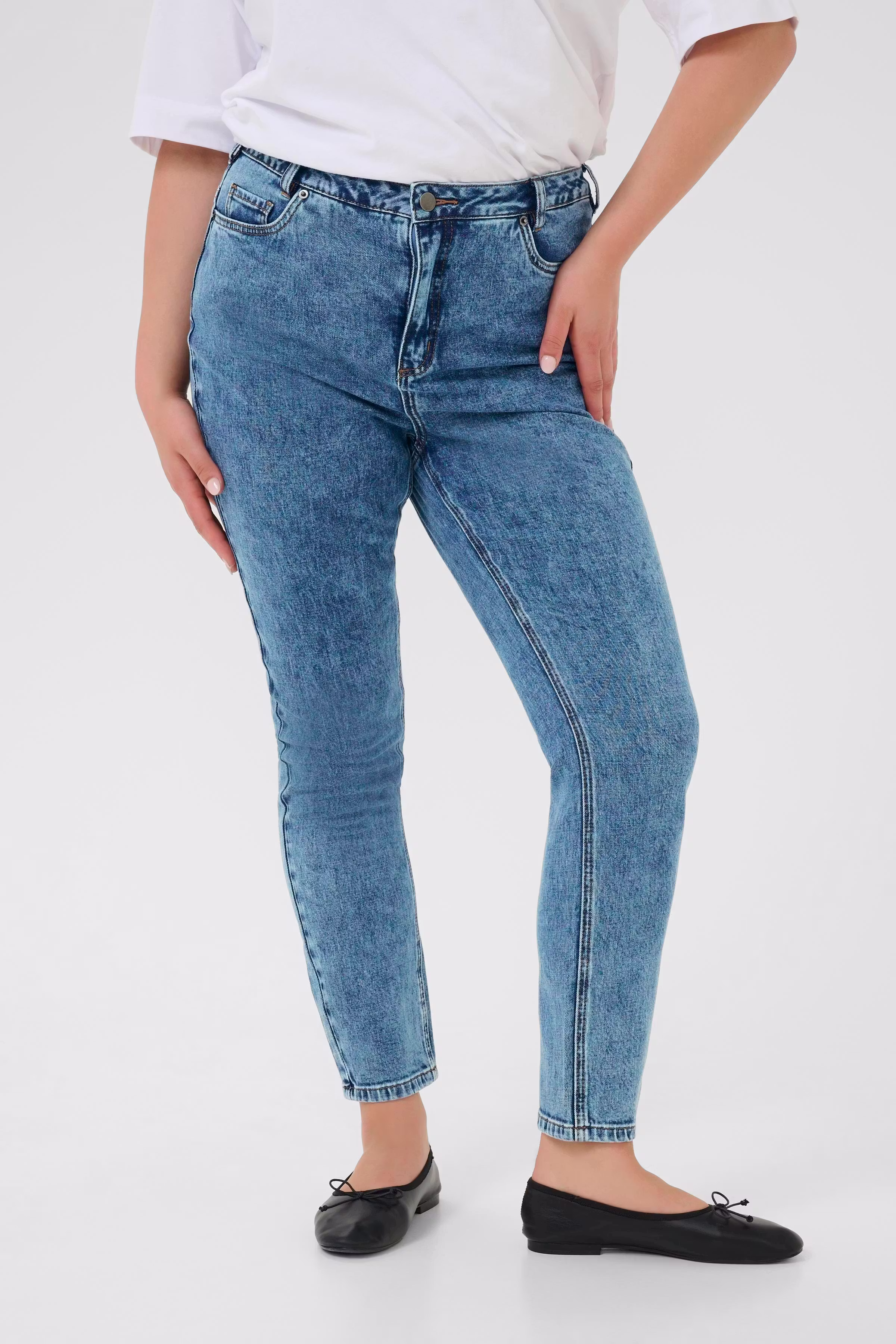 KCelona Jeans LOOKBOOK FRONT 10583401-107716