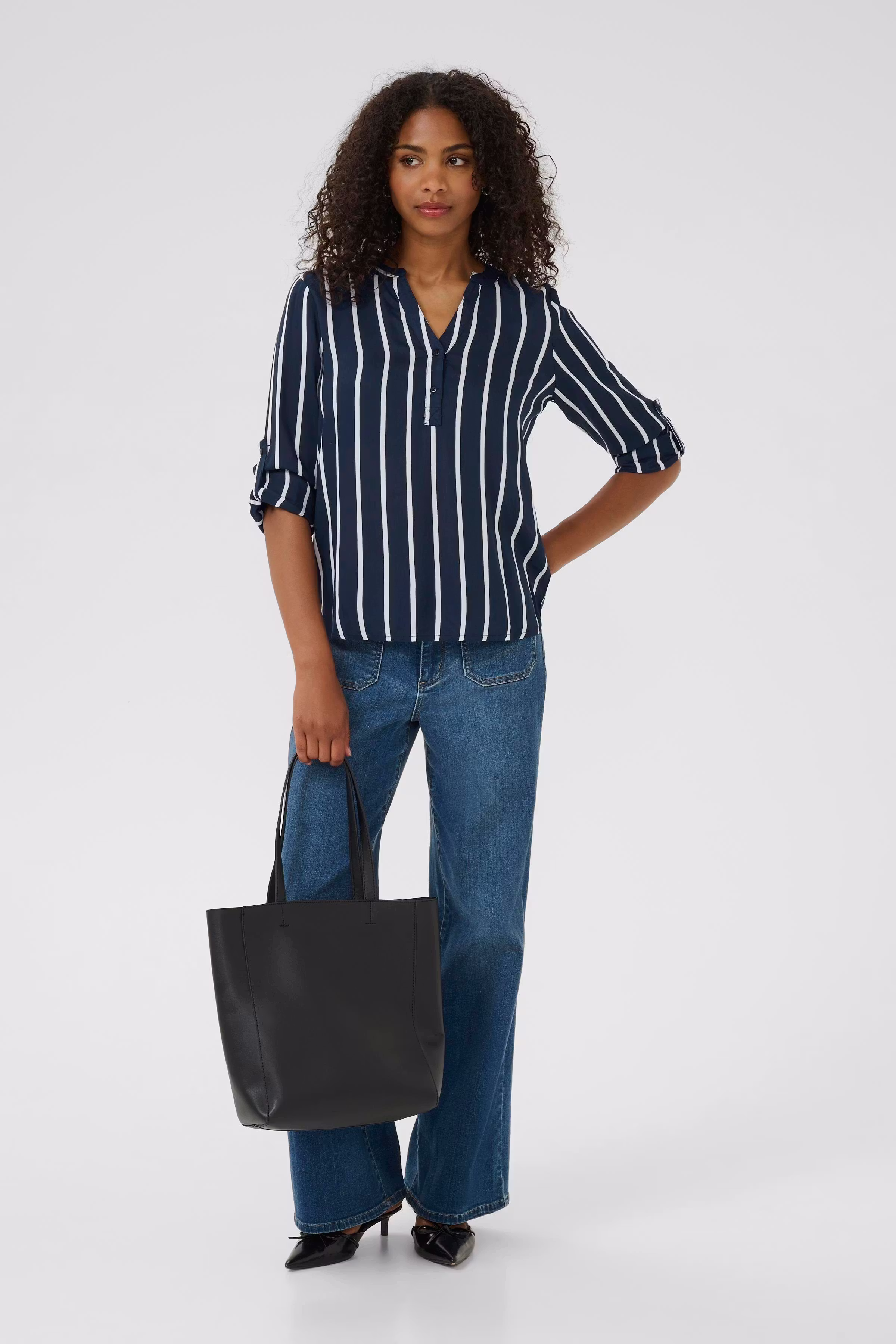 KAstridy Bluse LOOKBOOK FRONT 10504279-52737