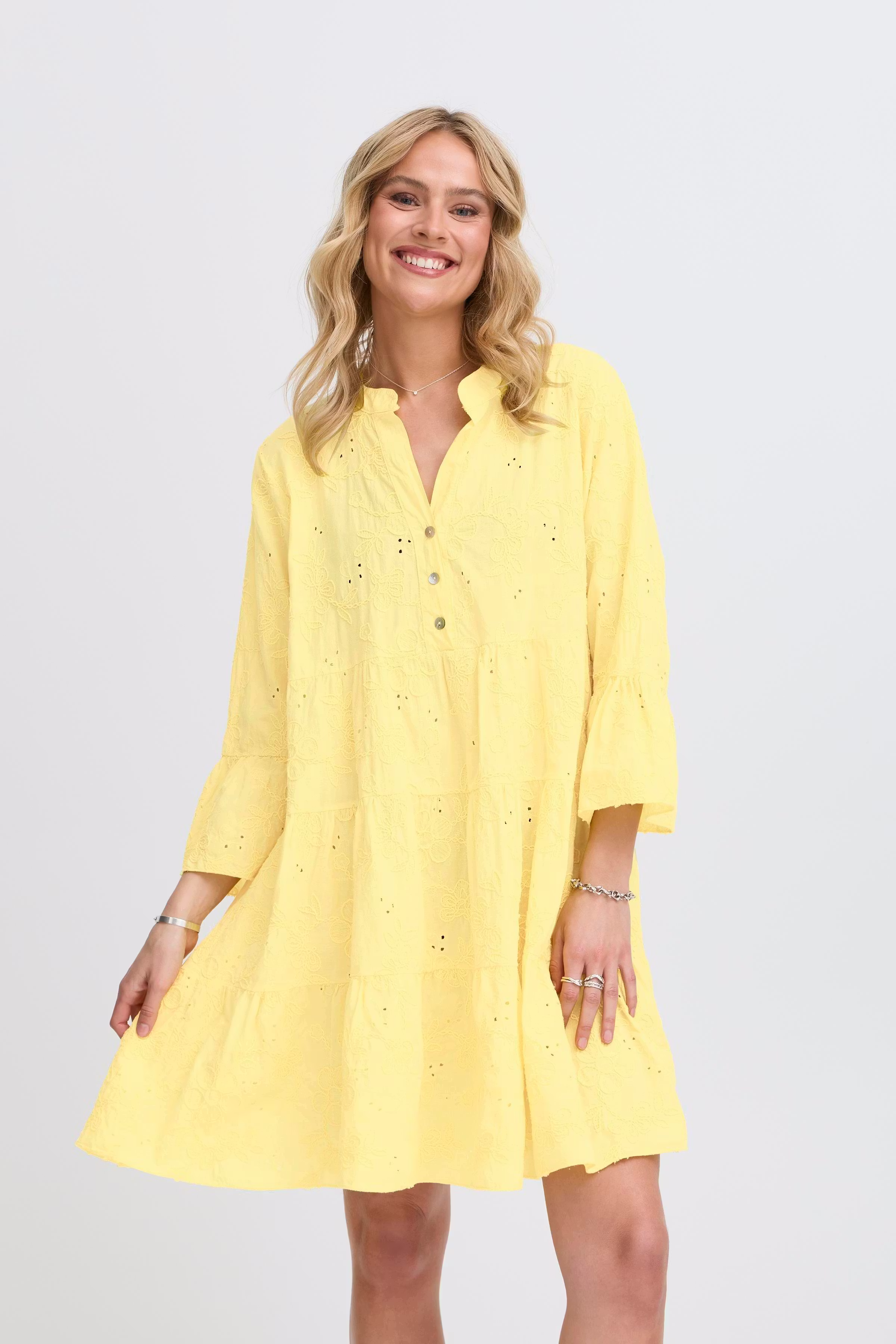 SBLUCKY Kjole LOOKBOOK FRONT 22100982-120825