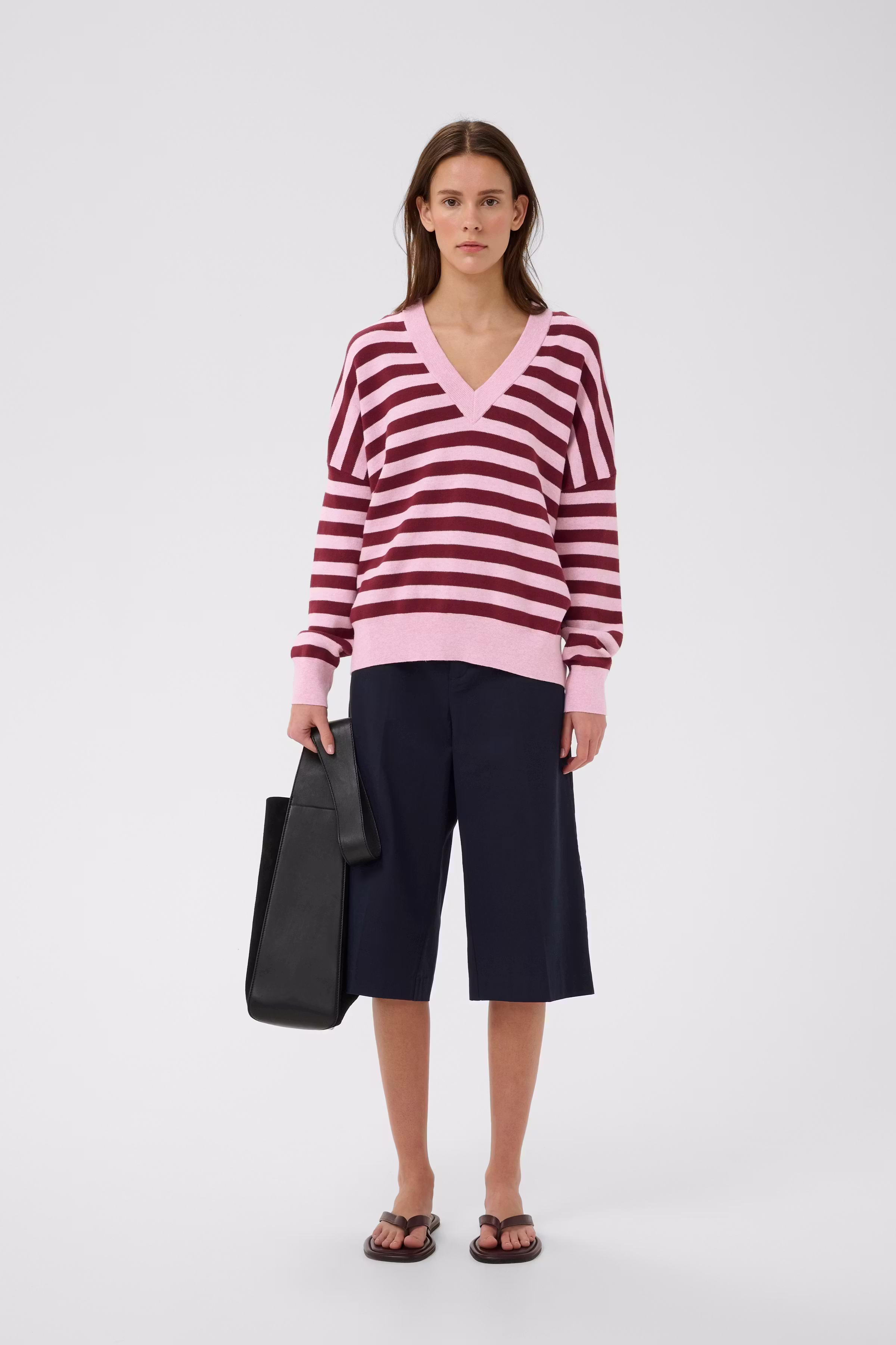 FosterIW V-neck Pullover LOOKBOOK FRONT 30106899-900006894