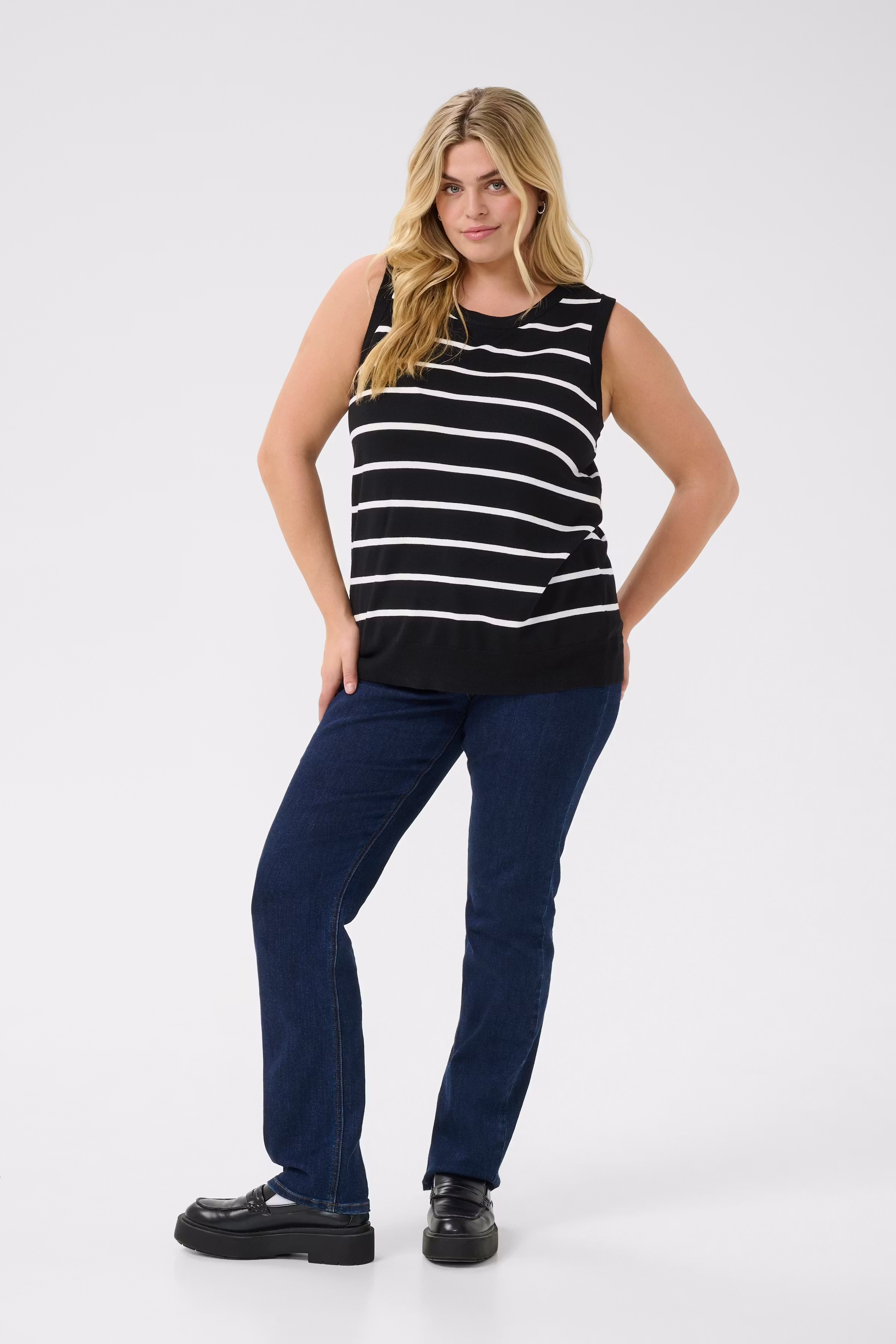 KClizzy Pullover LOOKBOOK FRONT 10583104-107263