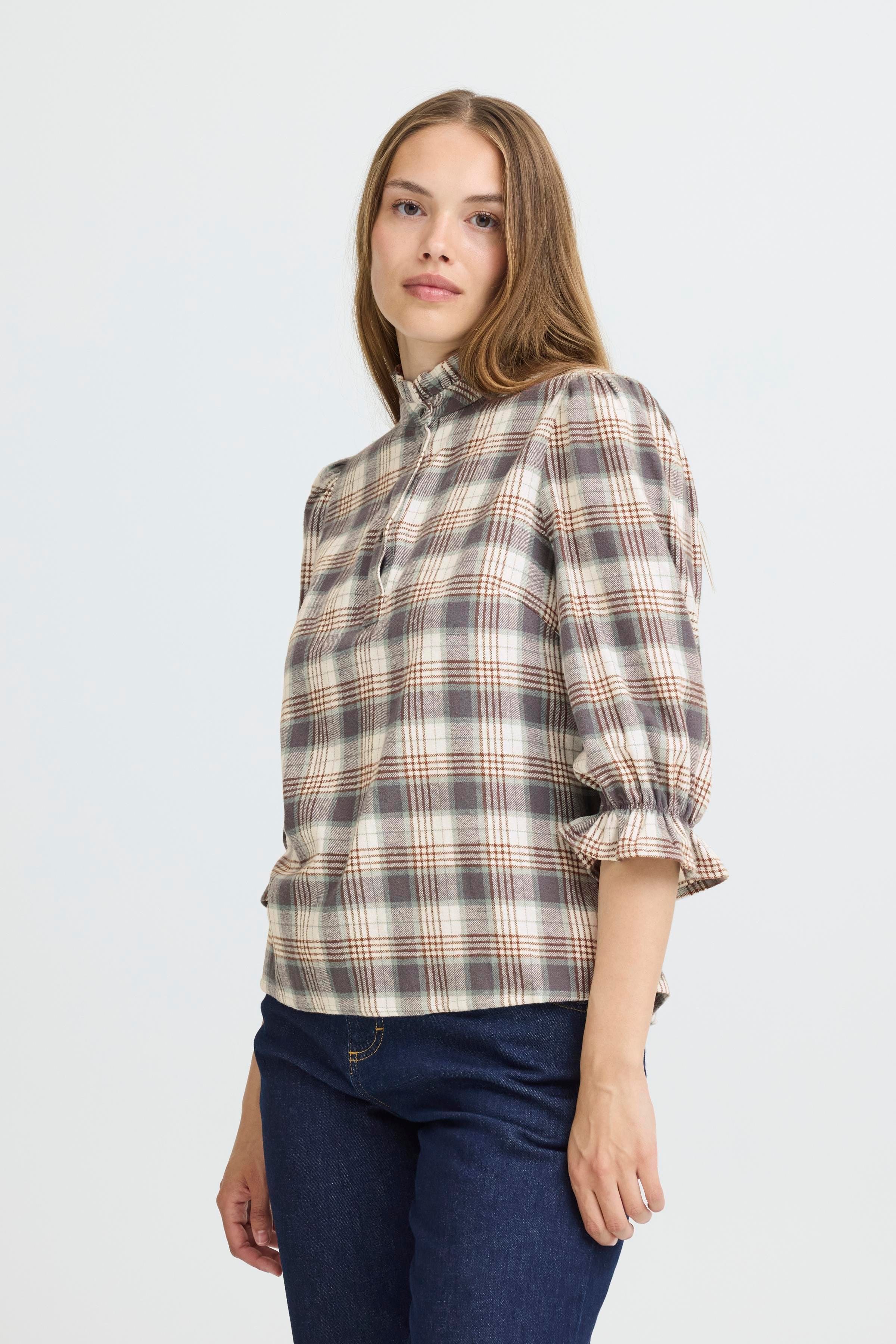 PZEVIE Blus LOOKBOOK FRONT 50209225-205367