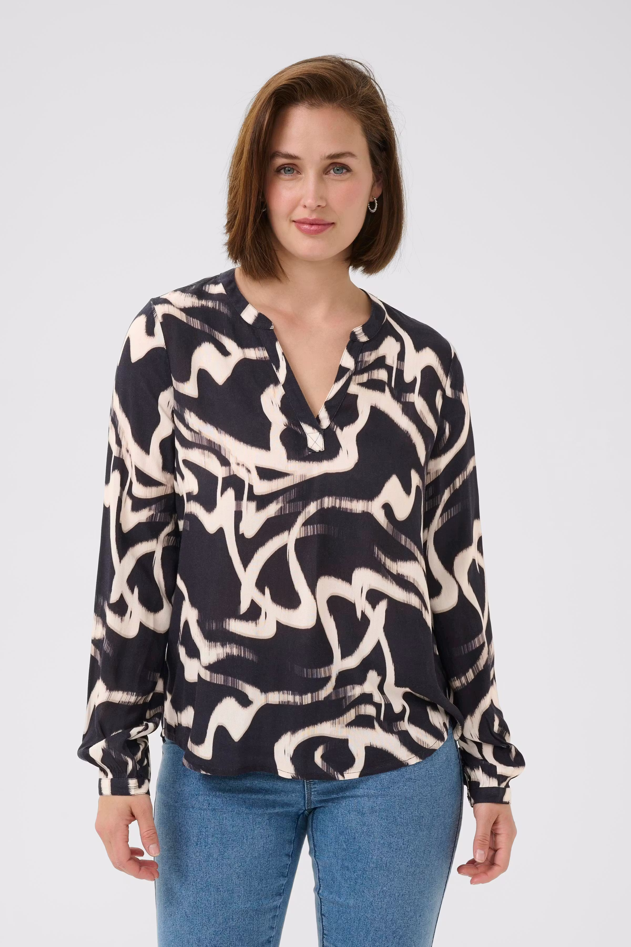 KAbeathe Blouse LOOKBOOK FRONT 10508895-107701