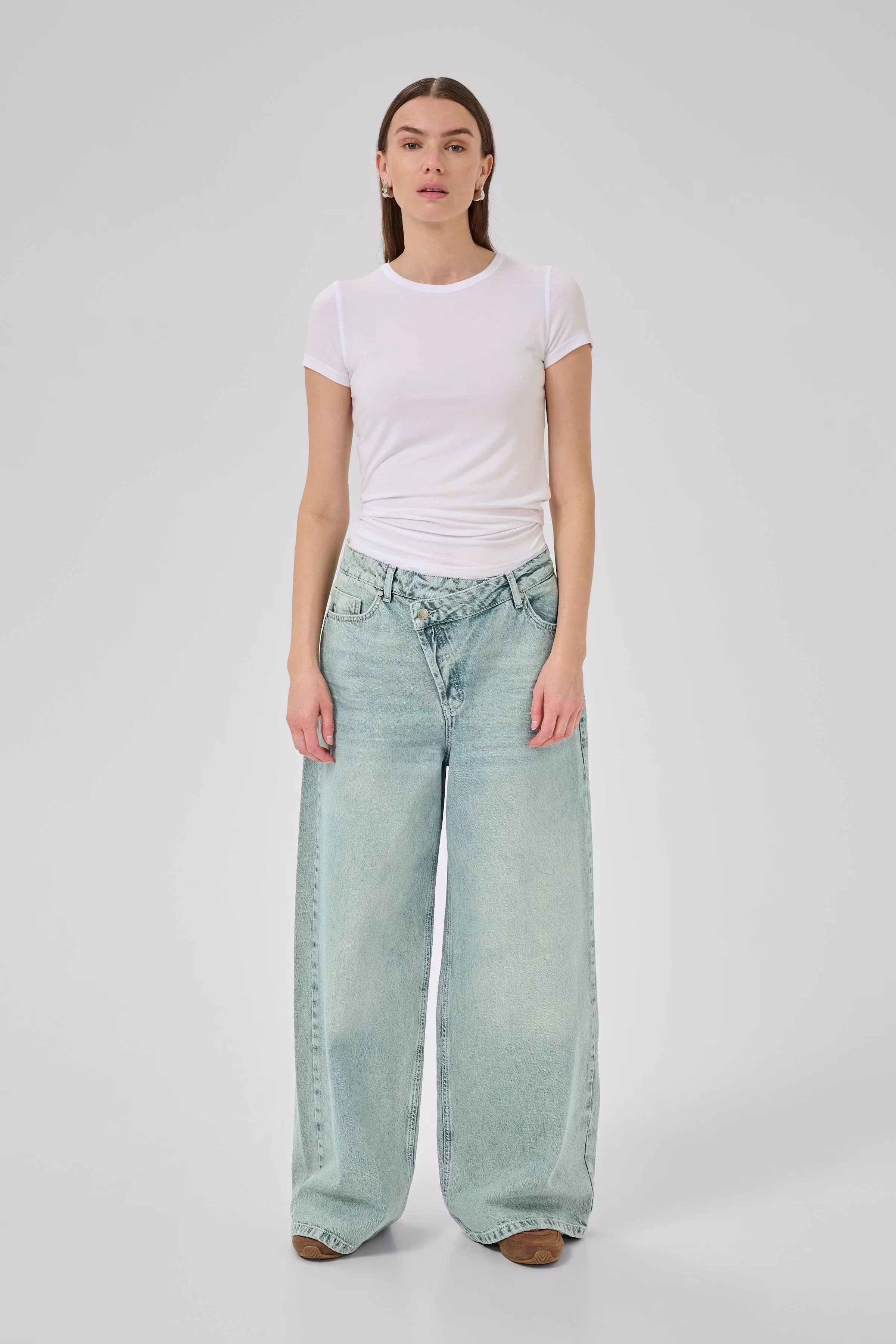MWMalin Wrap X-Wide Jeans LOOKBOOK FRONT 10705308-100050