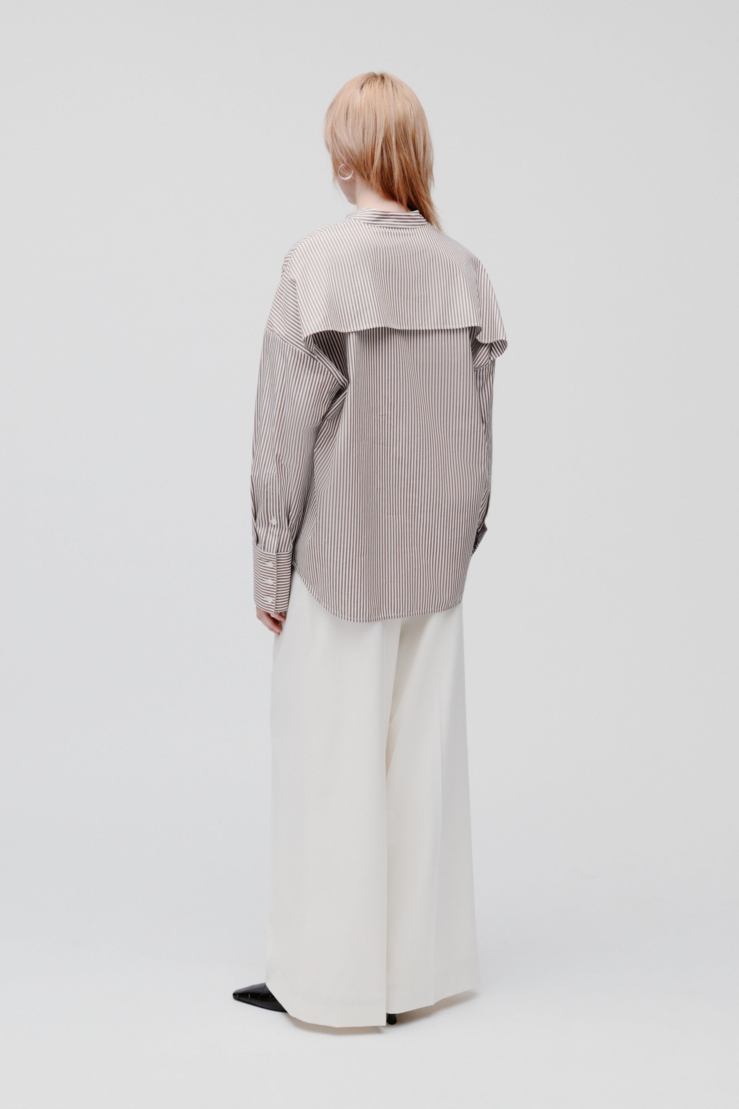 EVE BLOUSE LOOKBOOK BACK 30600492-MC2159