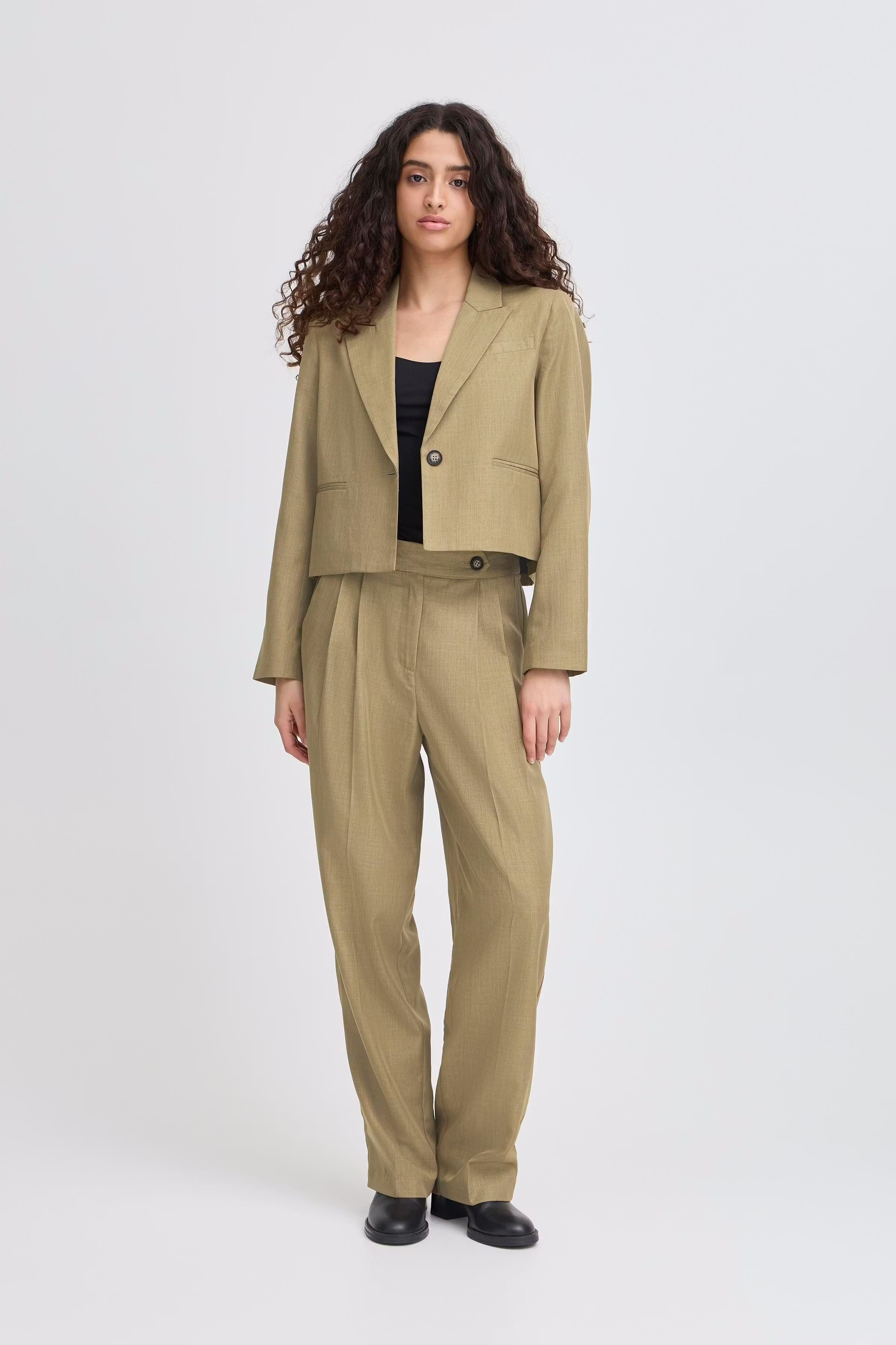 IHEZOLA Blazer LOOKBOOK FRONT 20124102-1705171