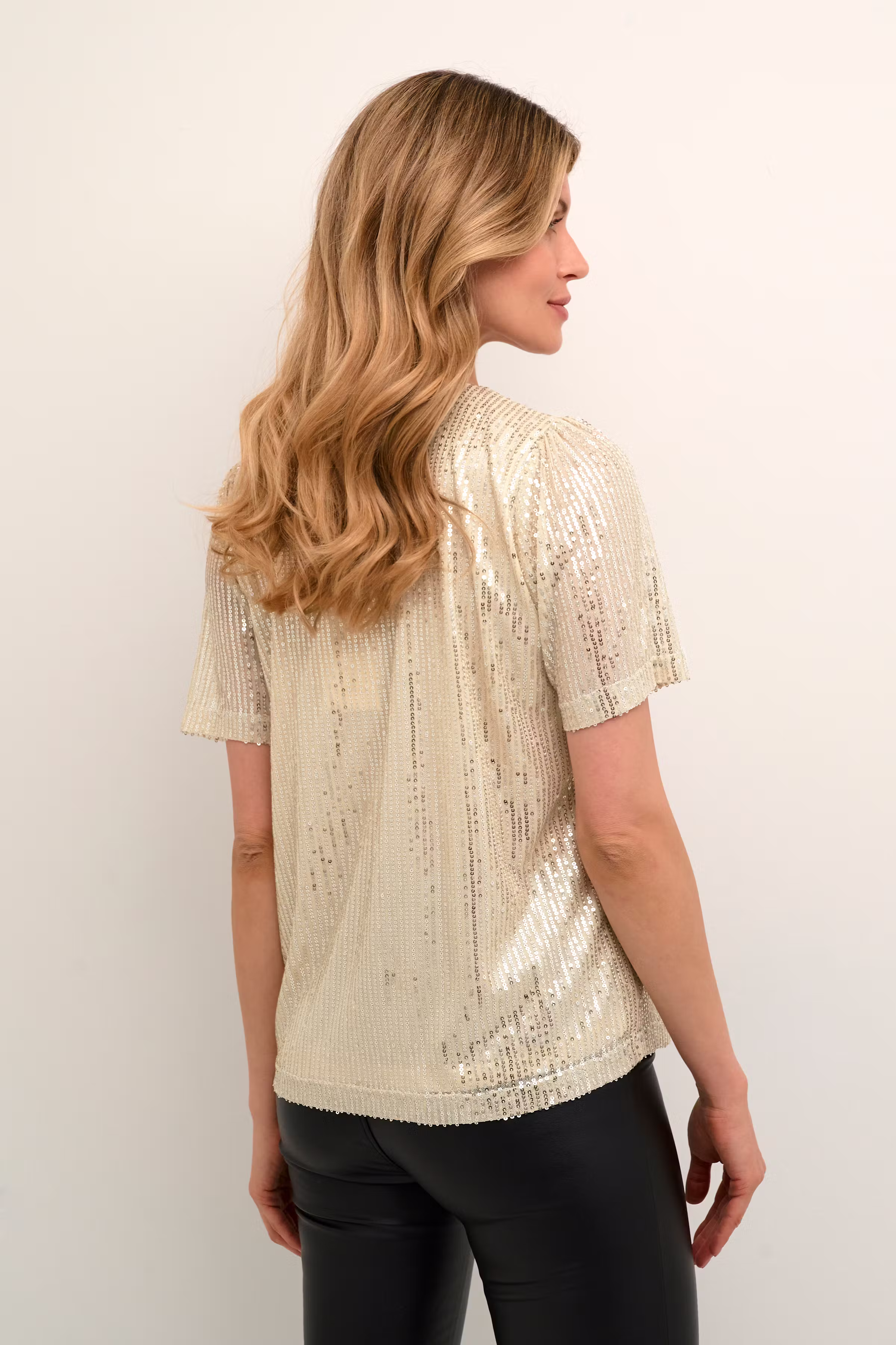 KAbolette Pailletbluse LOOKBOOK FRONT 10508029-103588
