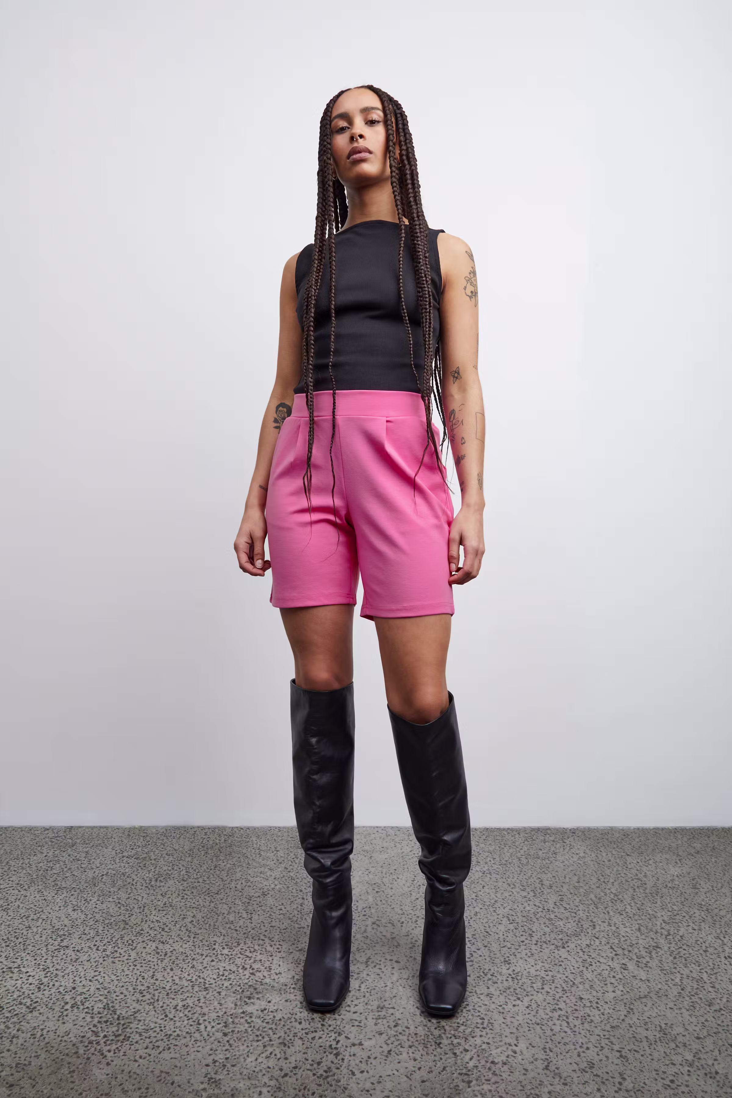 IHKATE Shorts LOOKBOOK FRONT 20114084-172625