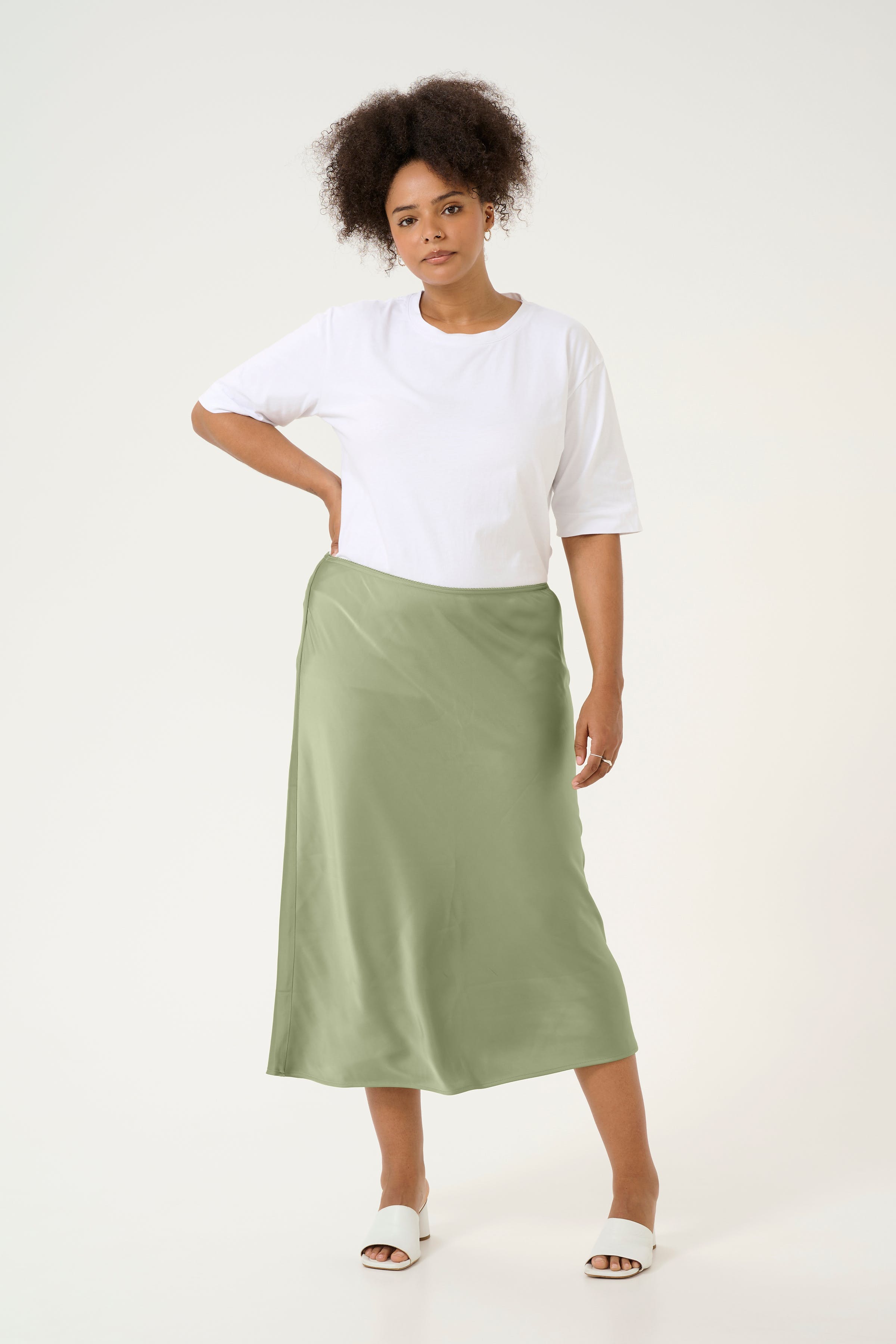KChilla Skirt LOOKBOOK FRONT 10583045-170115