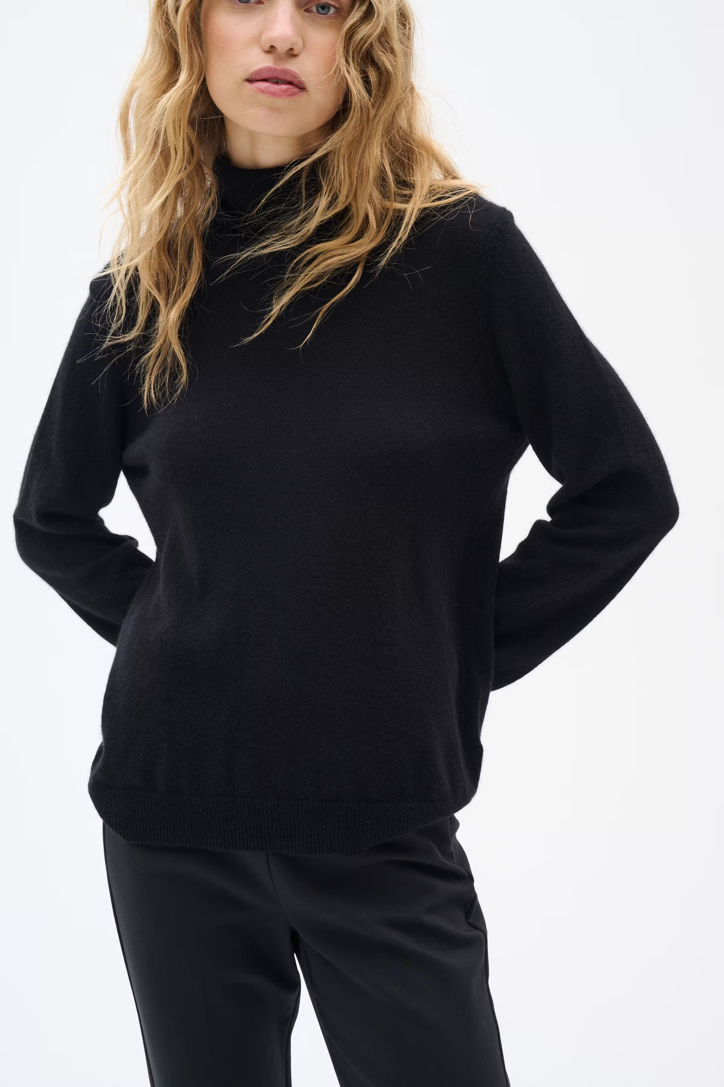 LukkaIW Rollneck Cashmere Pullover LOOKBOOK FRONT 30108211-194008