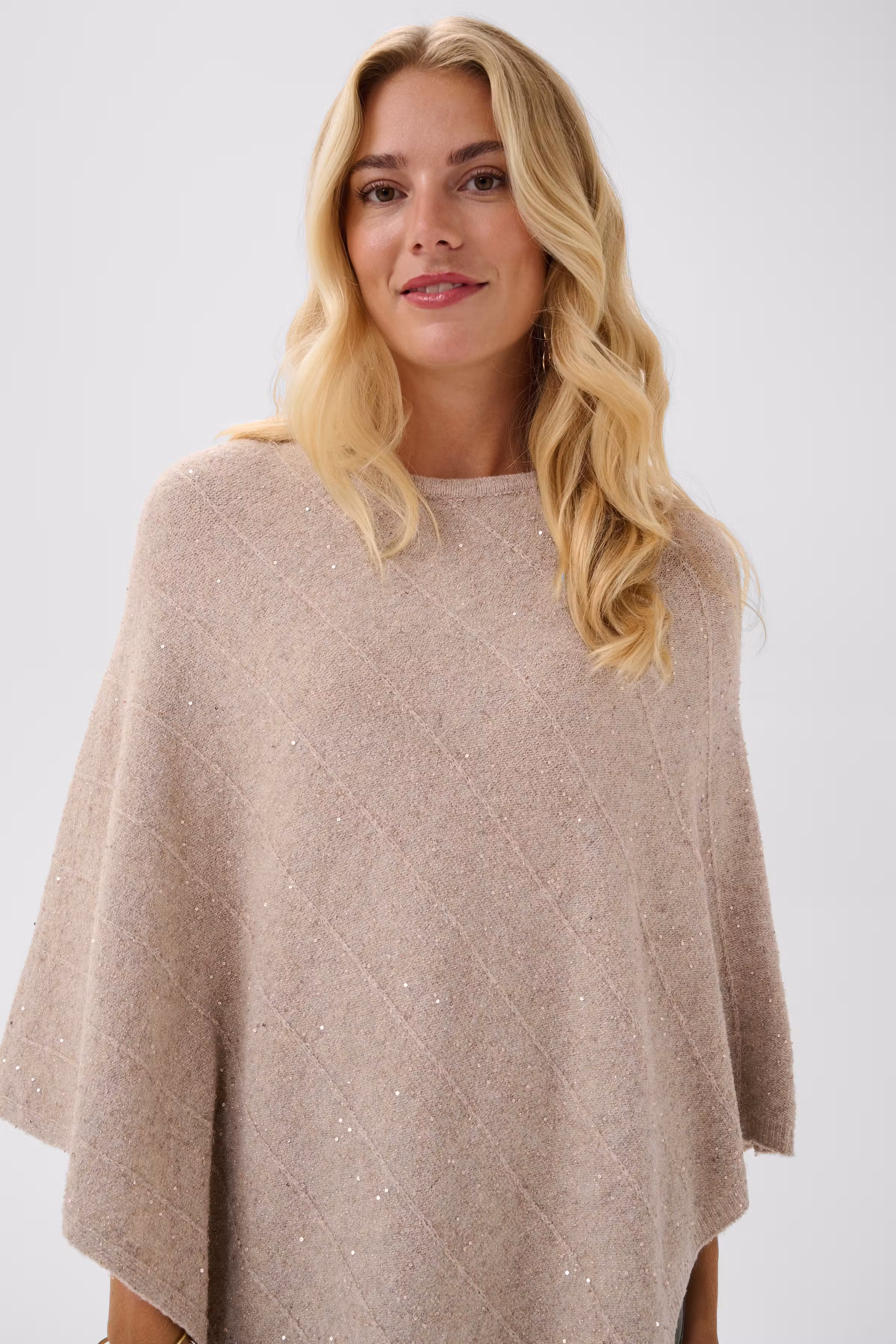 CRJone Poncho LOOKBOOK DETAIL 10615557-100232