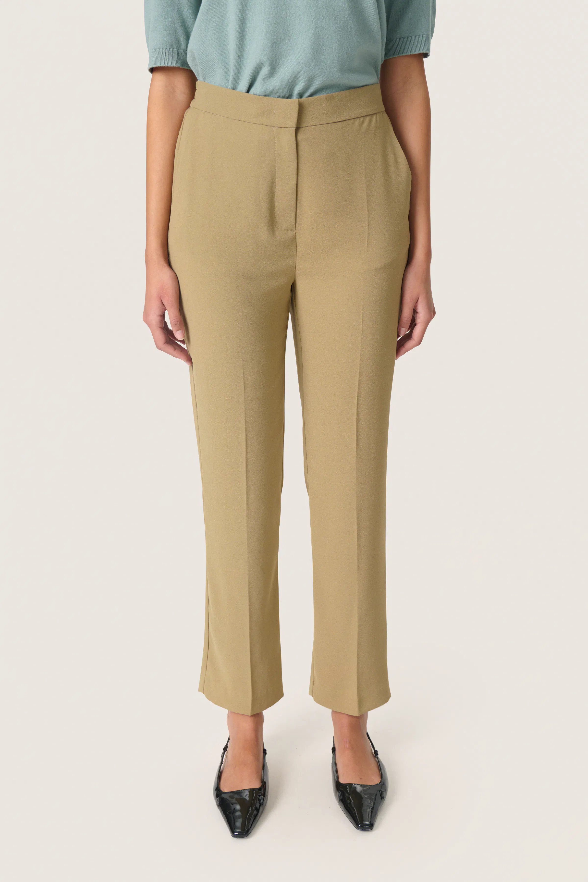 SLShirley Bukser LOOKBOOK FRONT 30407698-171019