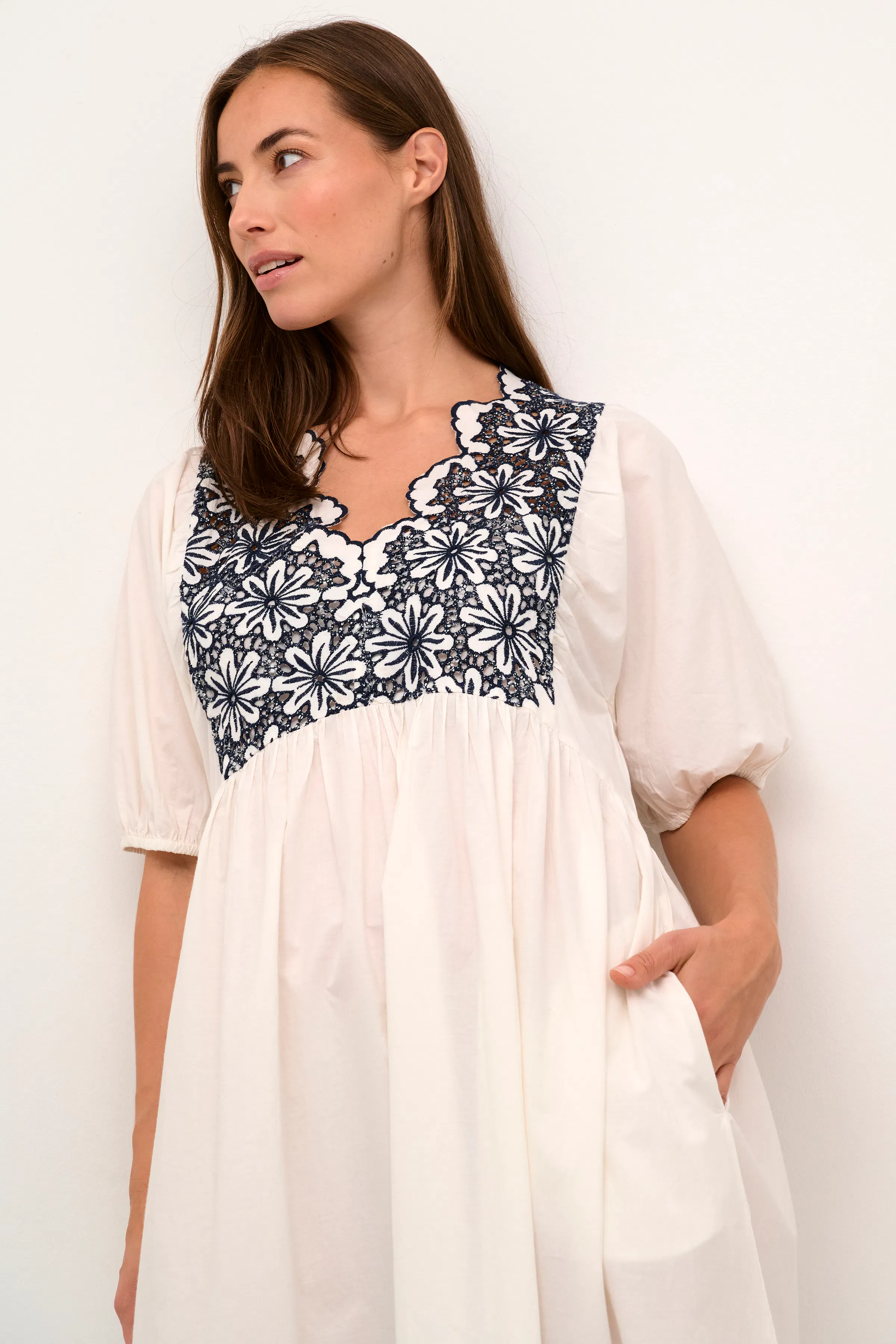 CUvalda Kjole med broderi LOOKBOOK DETAIL 50109591-105948