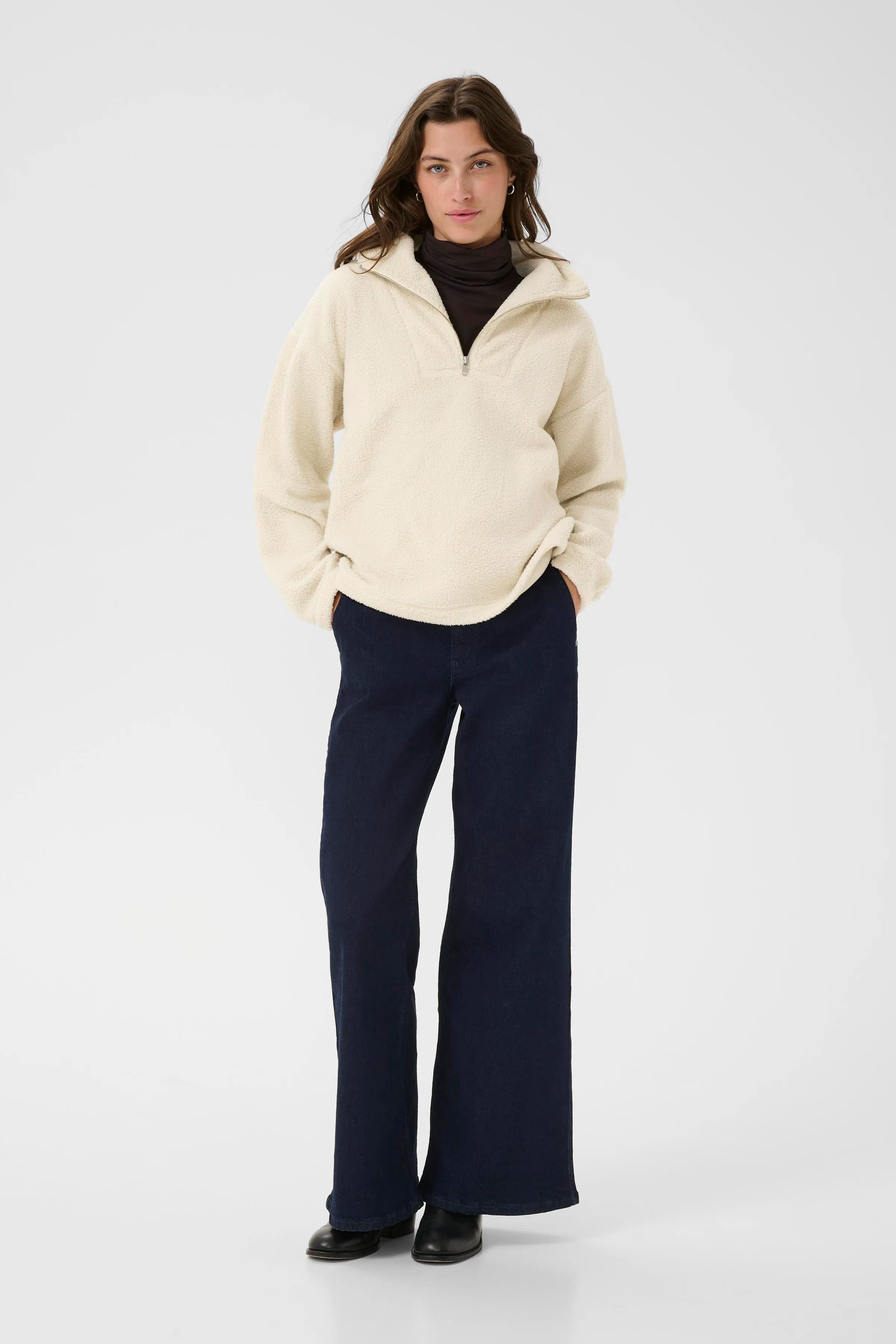 SiranaPW Sweatshirt LOOKBOOK FRONT 30310016-130401