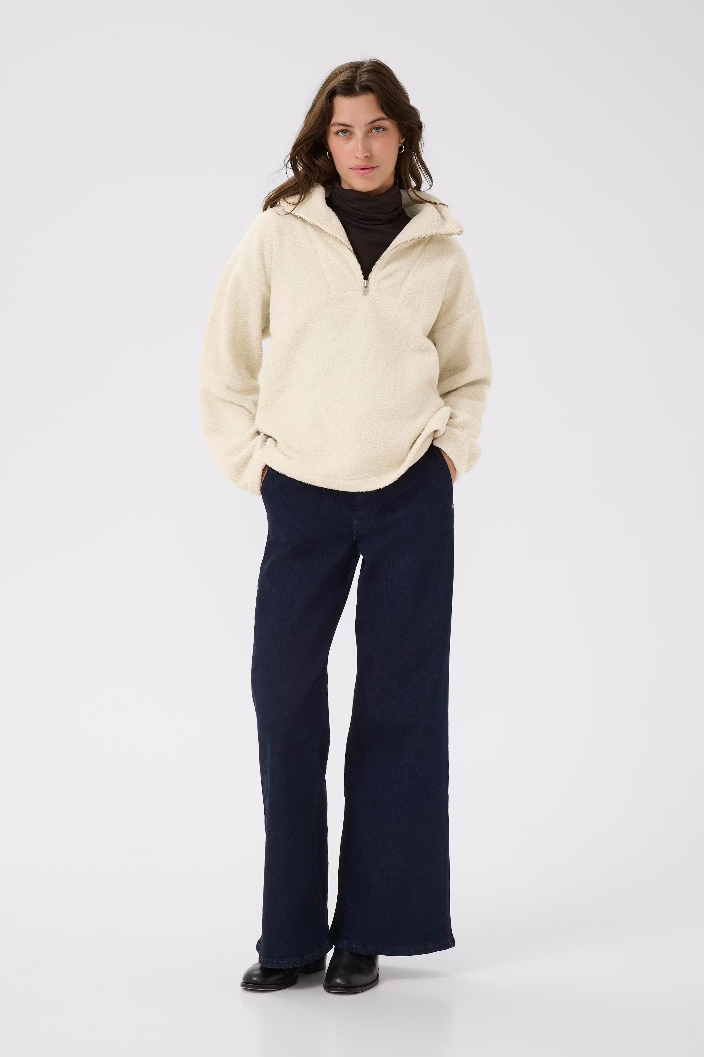 SiranaPW Sweatshirt LOOKBOOK FRONT 30310016-130401