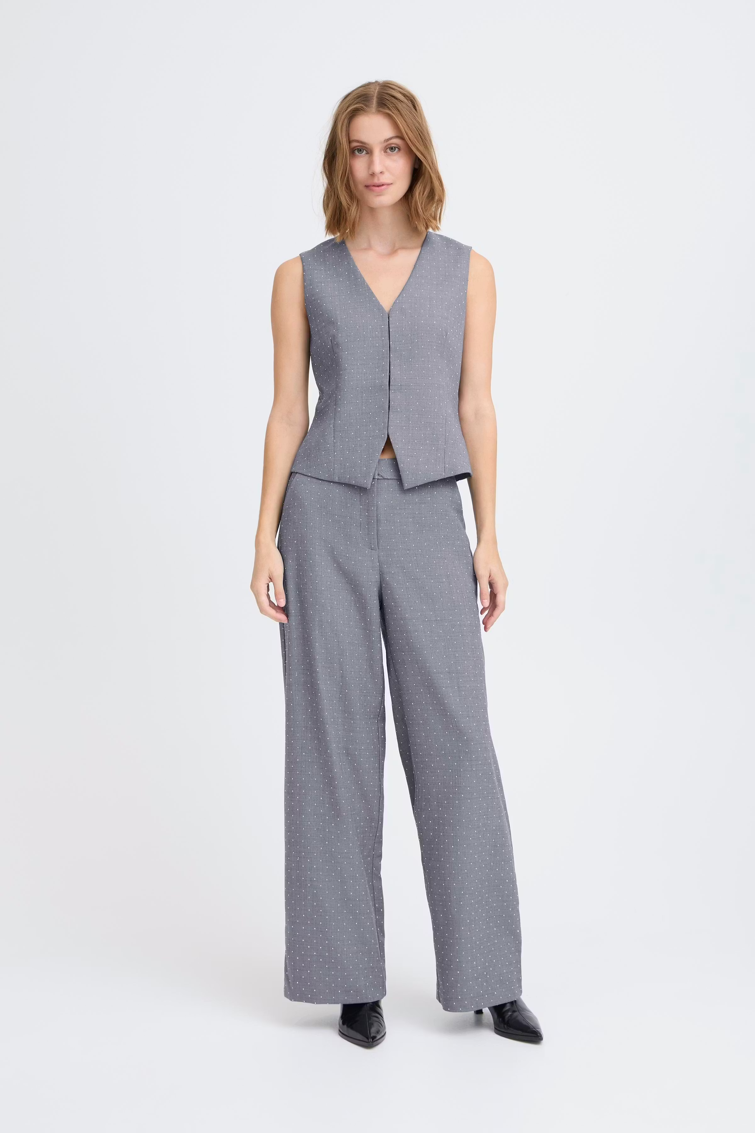 IHEZTOLA Vest LOOKBOOK FRONT 20124703-200319