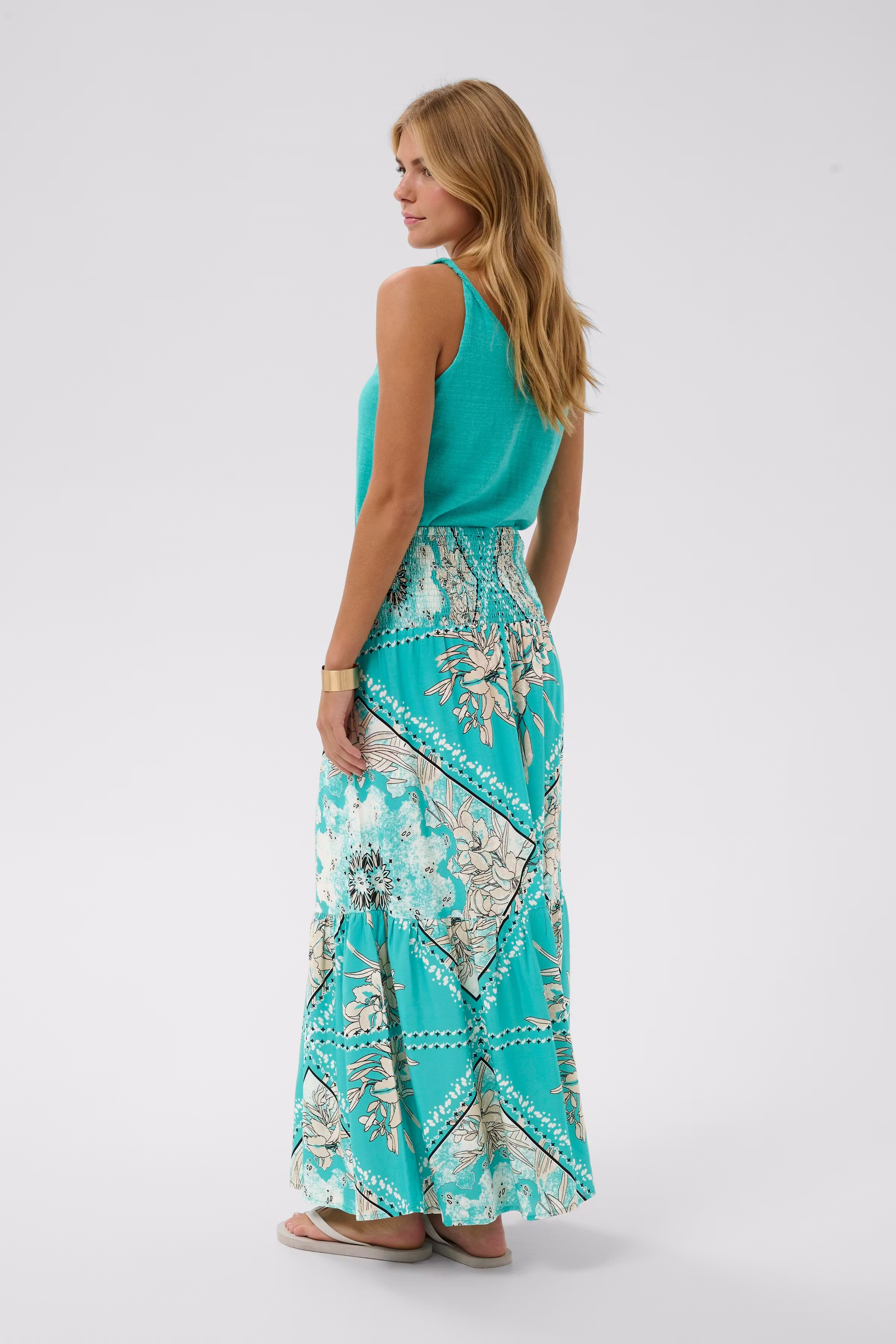 CRTiah Skirt LOOKBOOK BACK 10612774-109338