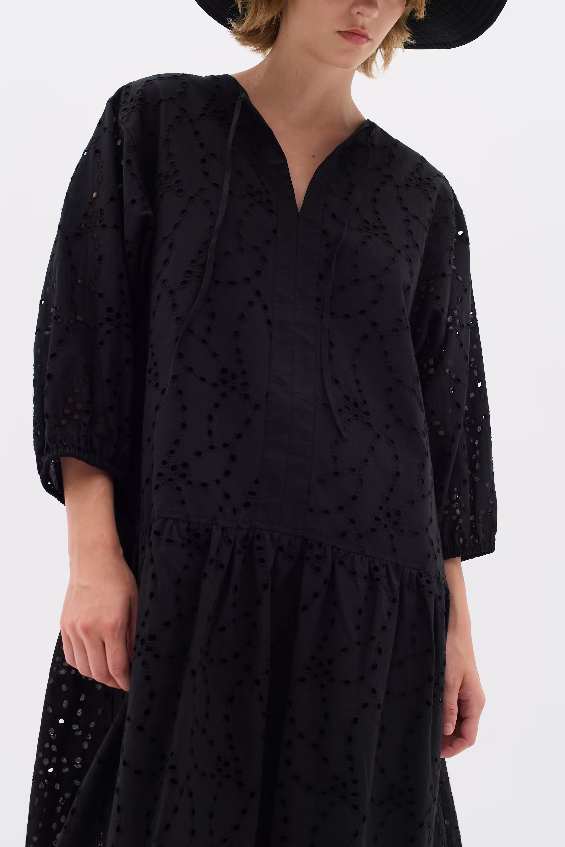 FaithIW Kjole LOOKBOOK FRONT 30110430-194008