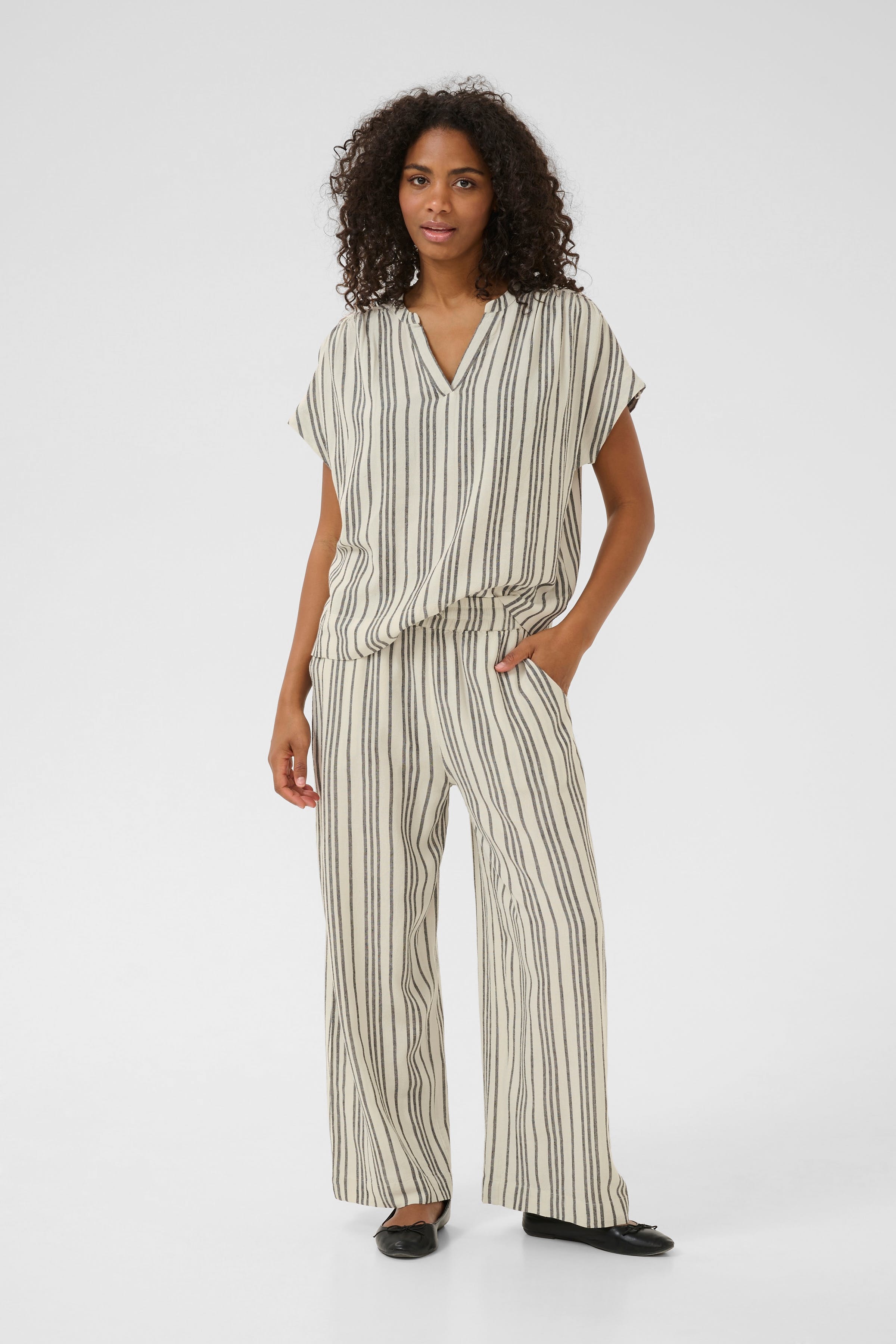 KAmilia Linen Trousers LOOKBOOK FRONT 10509666-107124