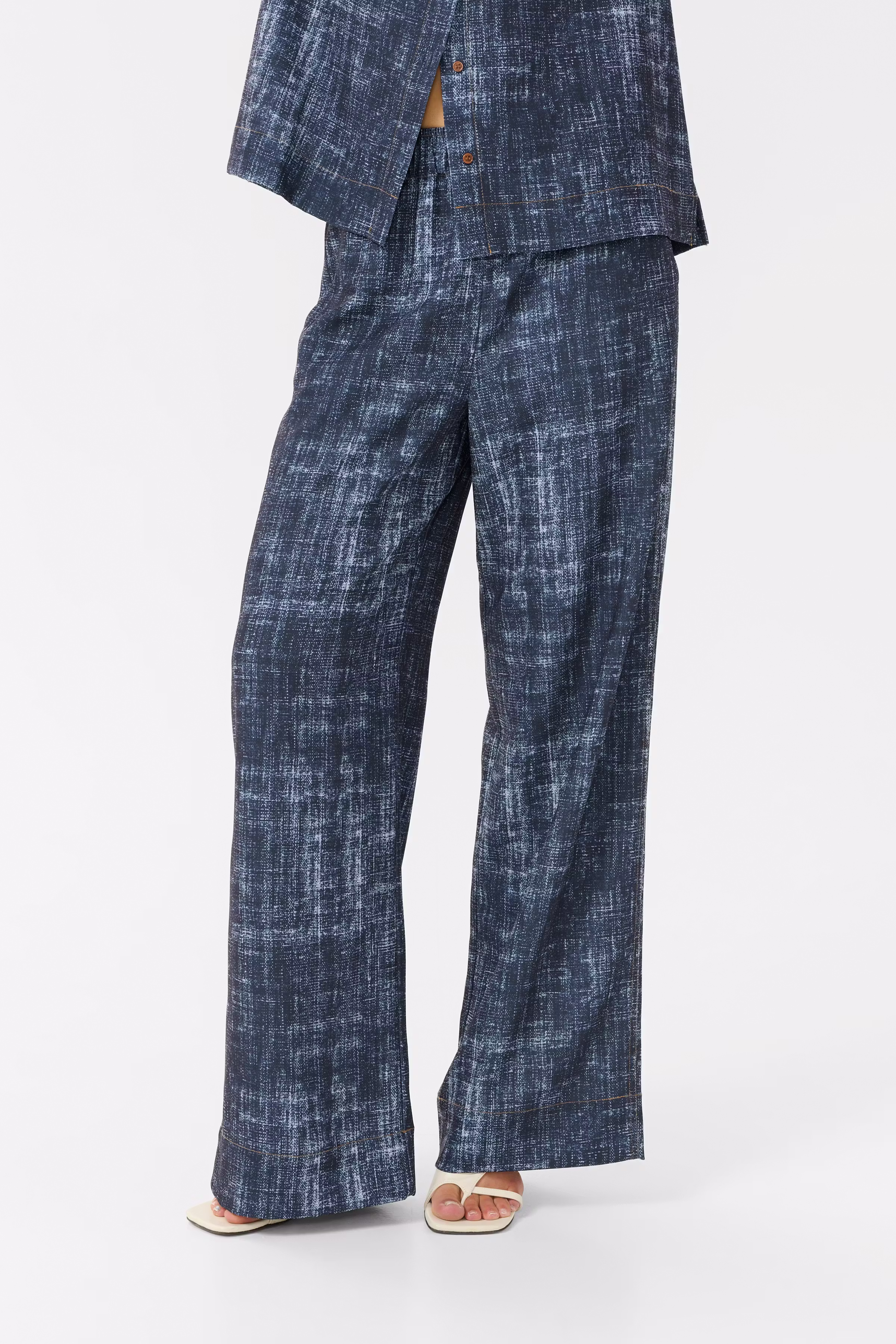 GZdemia Trousers LOOKBOOK FRONT 10910410-107880