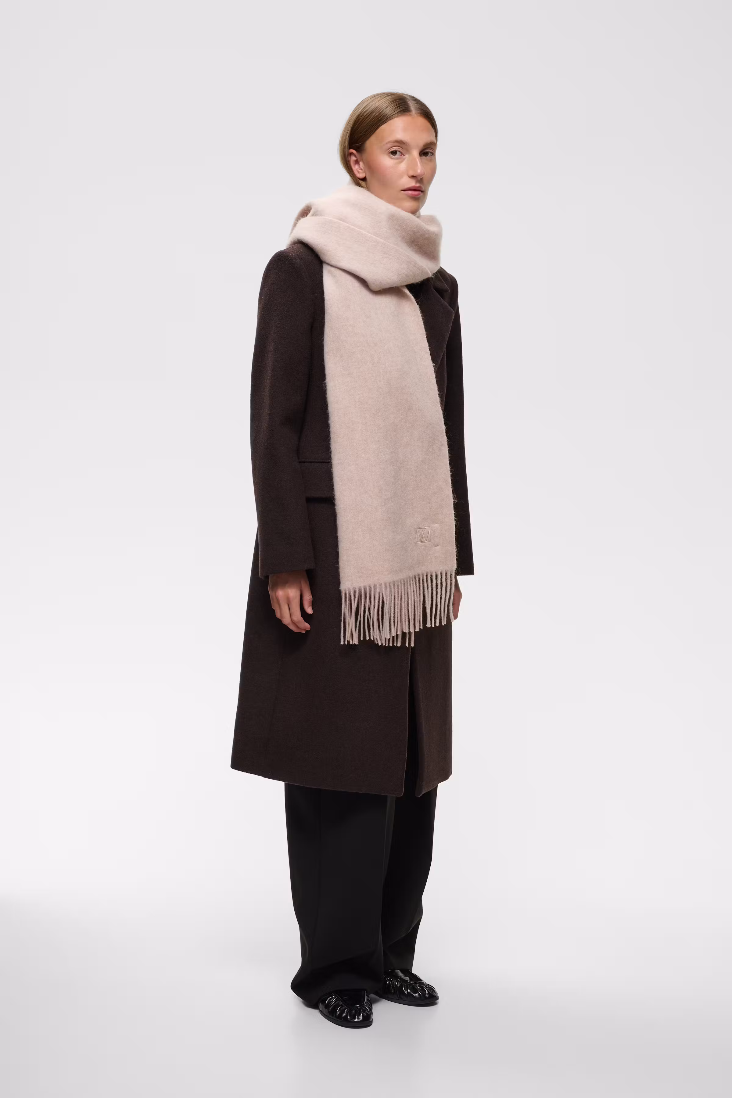 ALLICATEIW Skjerf LOOKBOOK FRONT 30113063-1304031