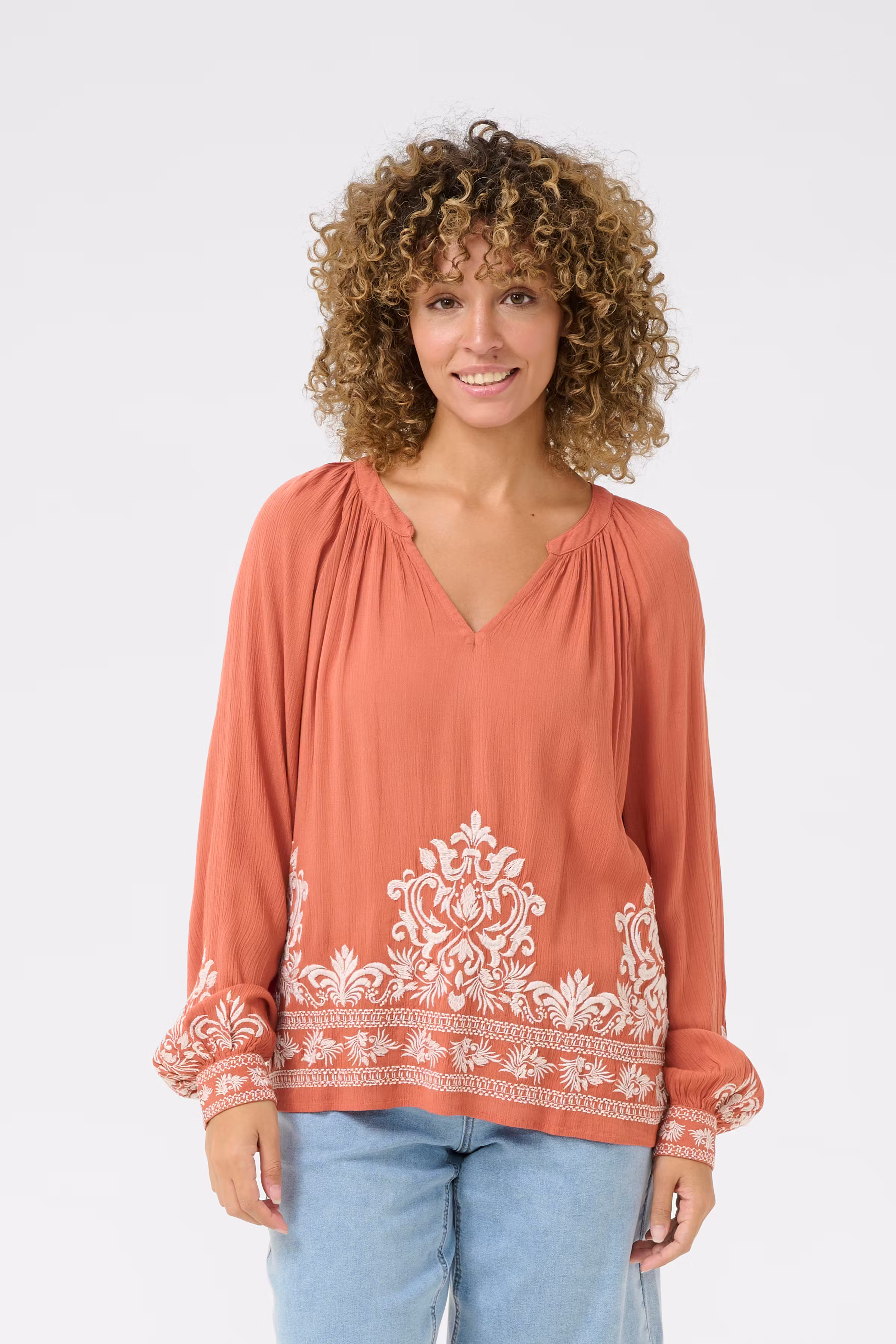 CRZoe Blouse LOOKBOOK FRONT 10613615-181346