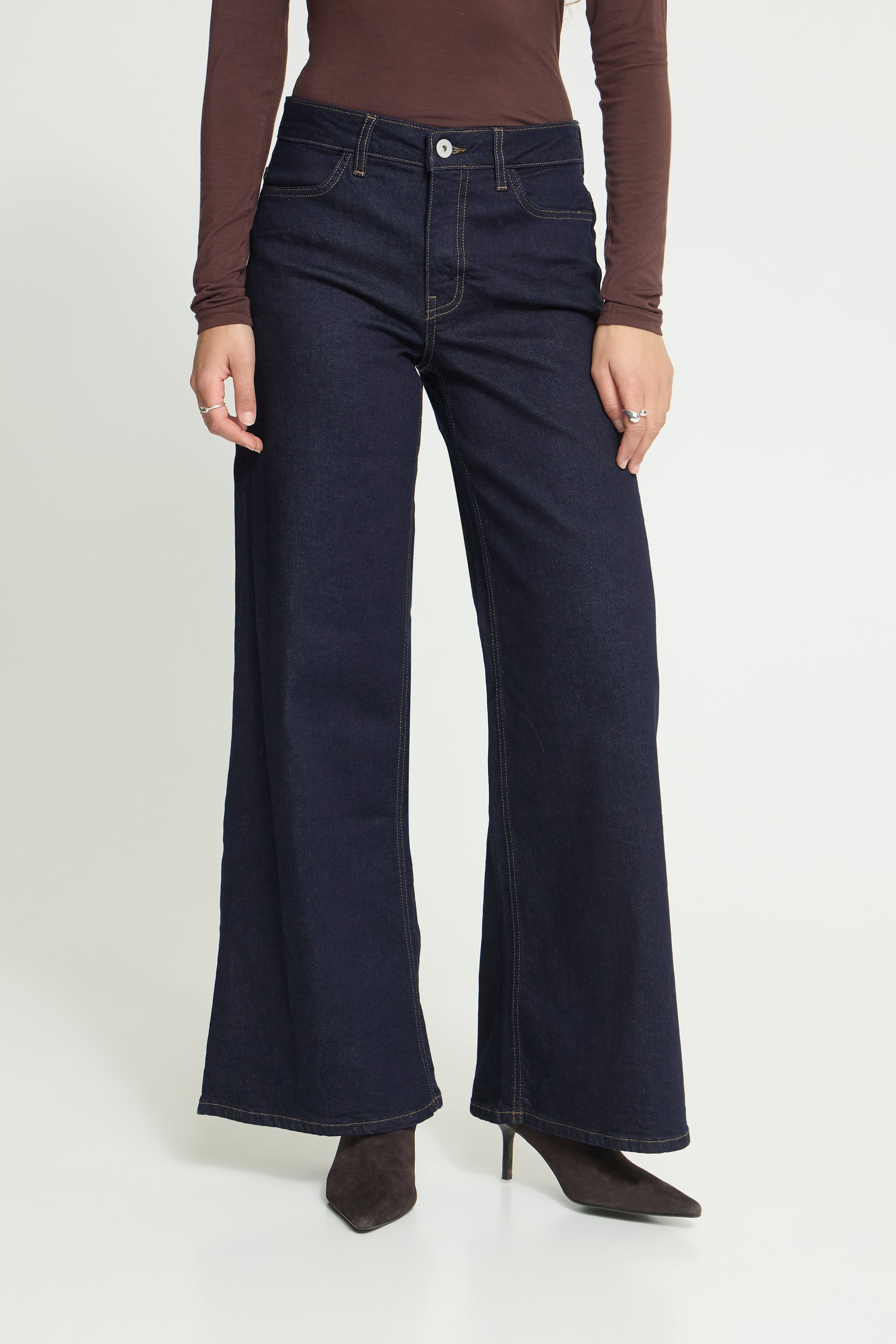 IHTWIGGY WIDE Jeans LOOKBOOK FRONT 20119022-900009119