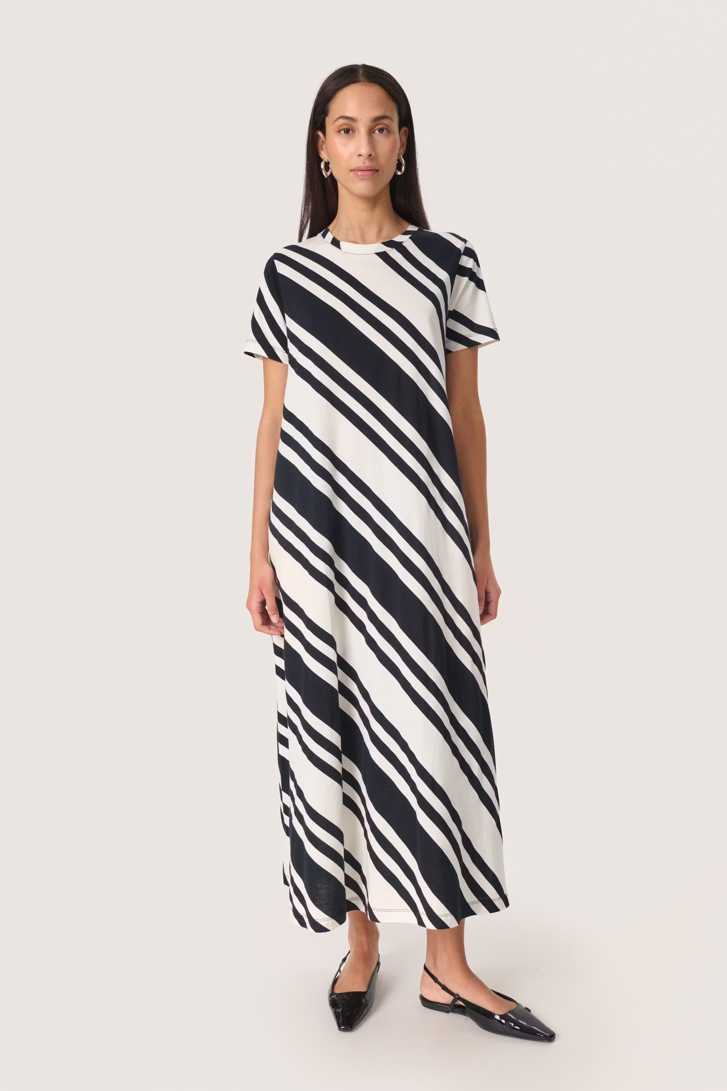 SLAeve Dress LOOKBOOK FRONT 30408198-303727