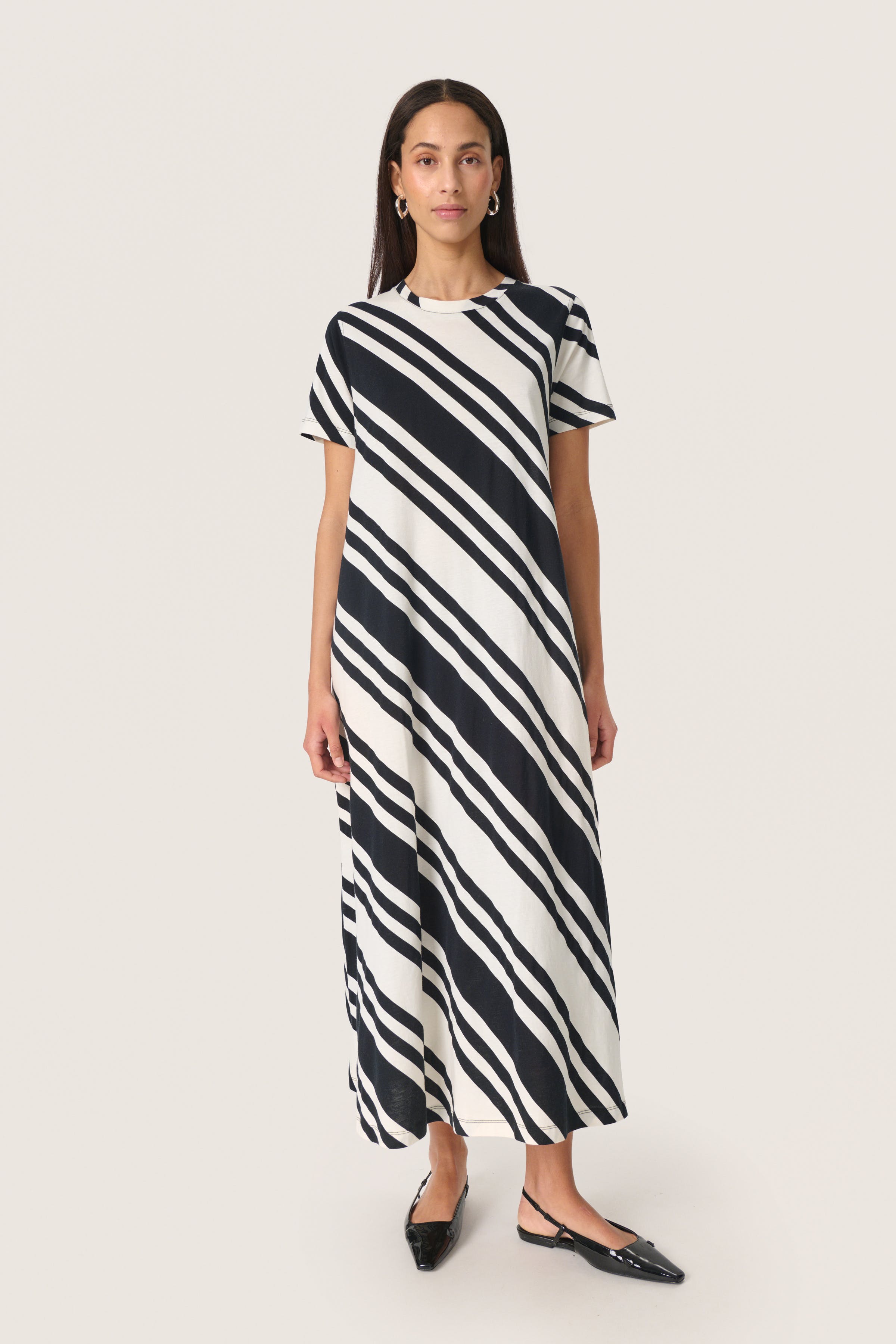 SLAeve Dress LOOKBOOK FRONT 30408198-303727