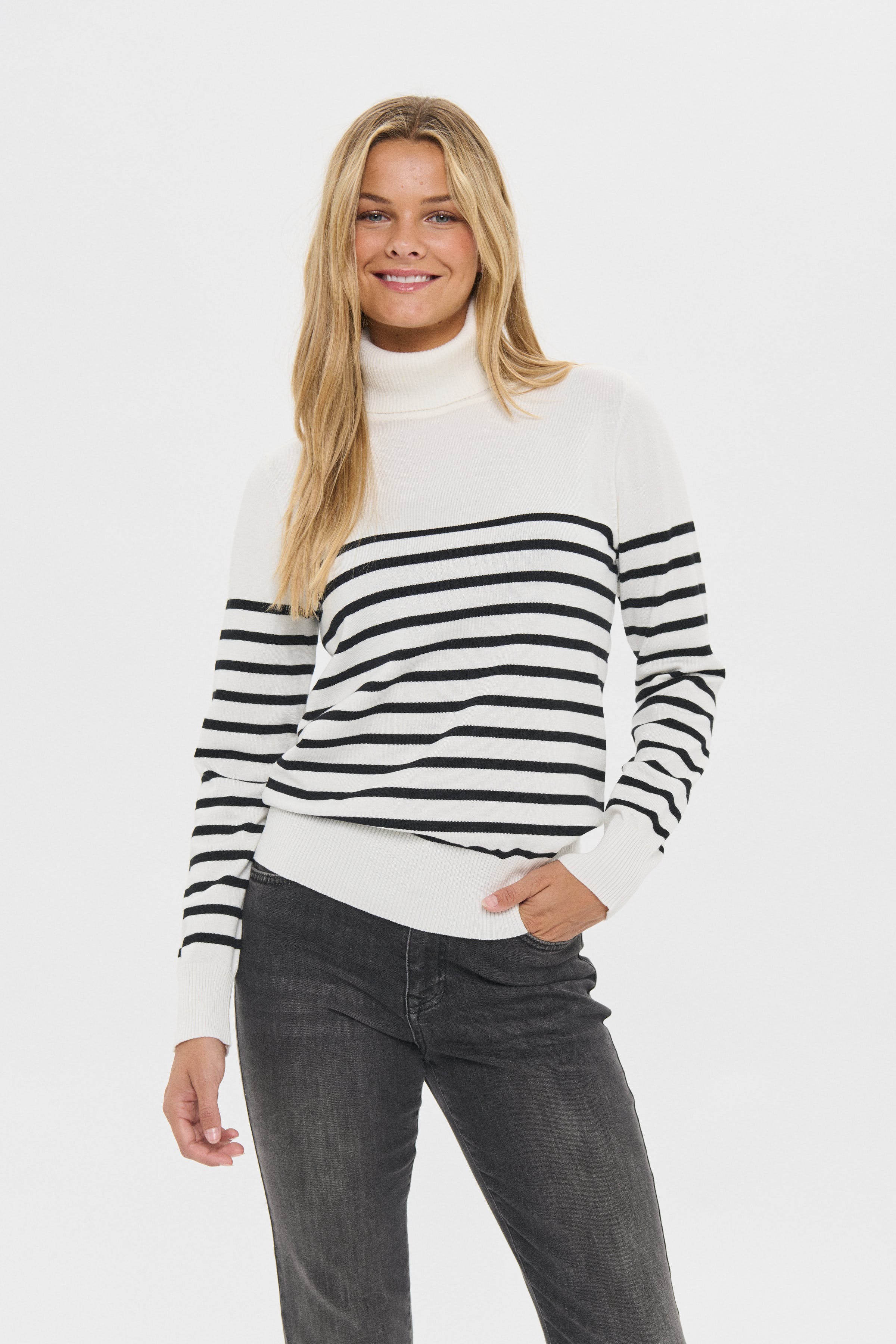 MilaSZ Pullover LOOKBOOK FRONT 30513772-304470