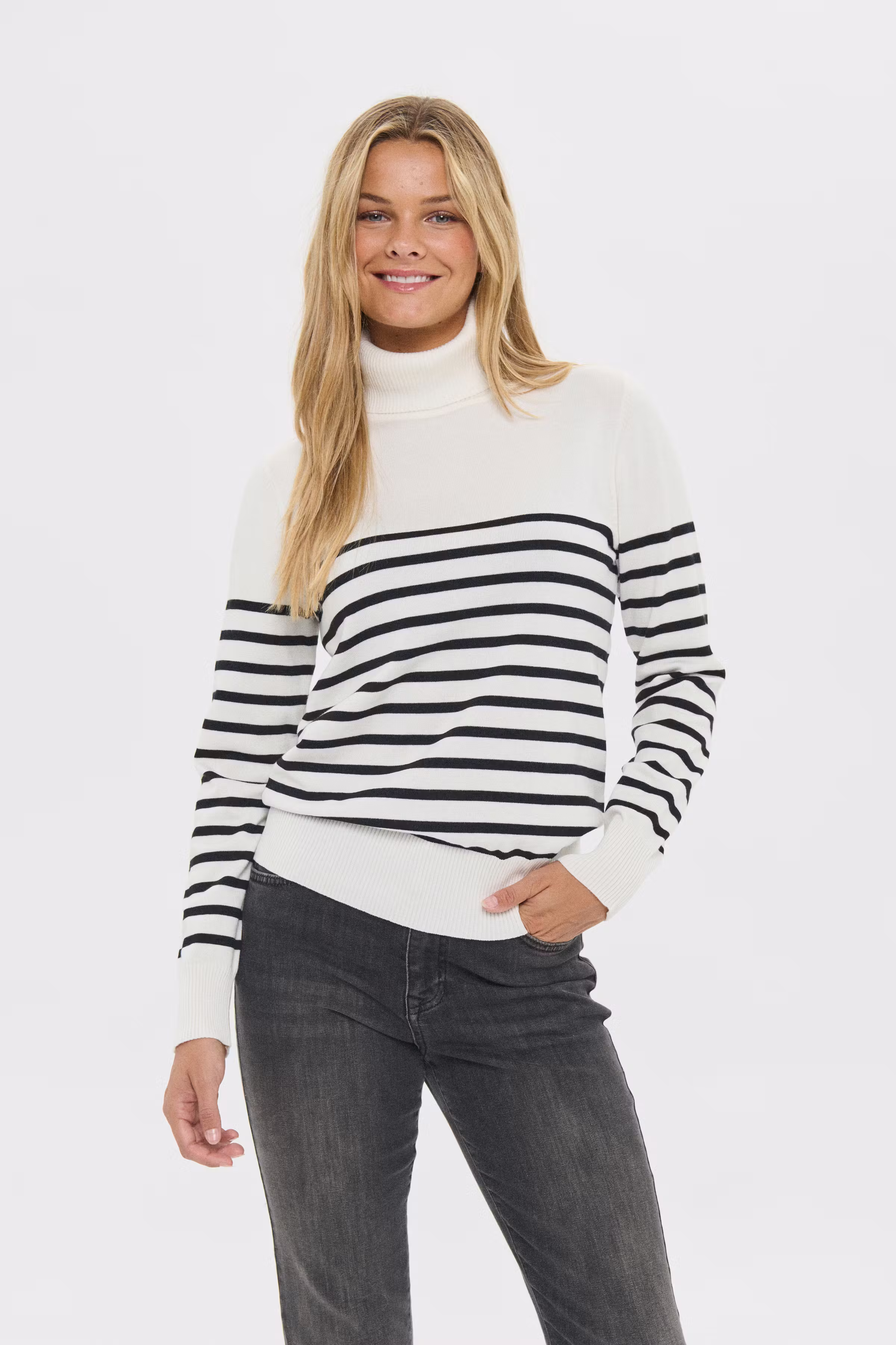 MilaSZ Pullover LOOKBOOK FRONT 30513772-304470