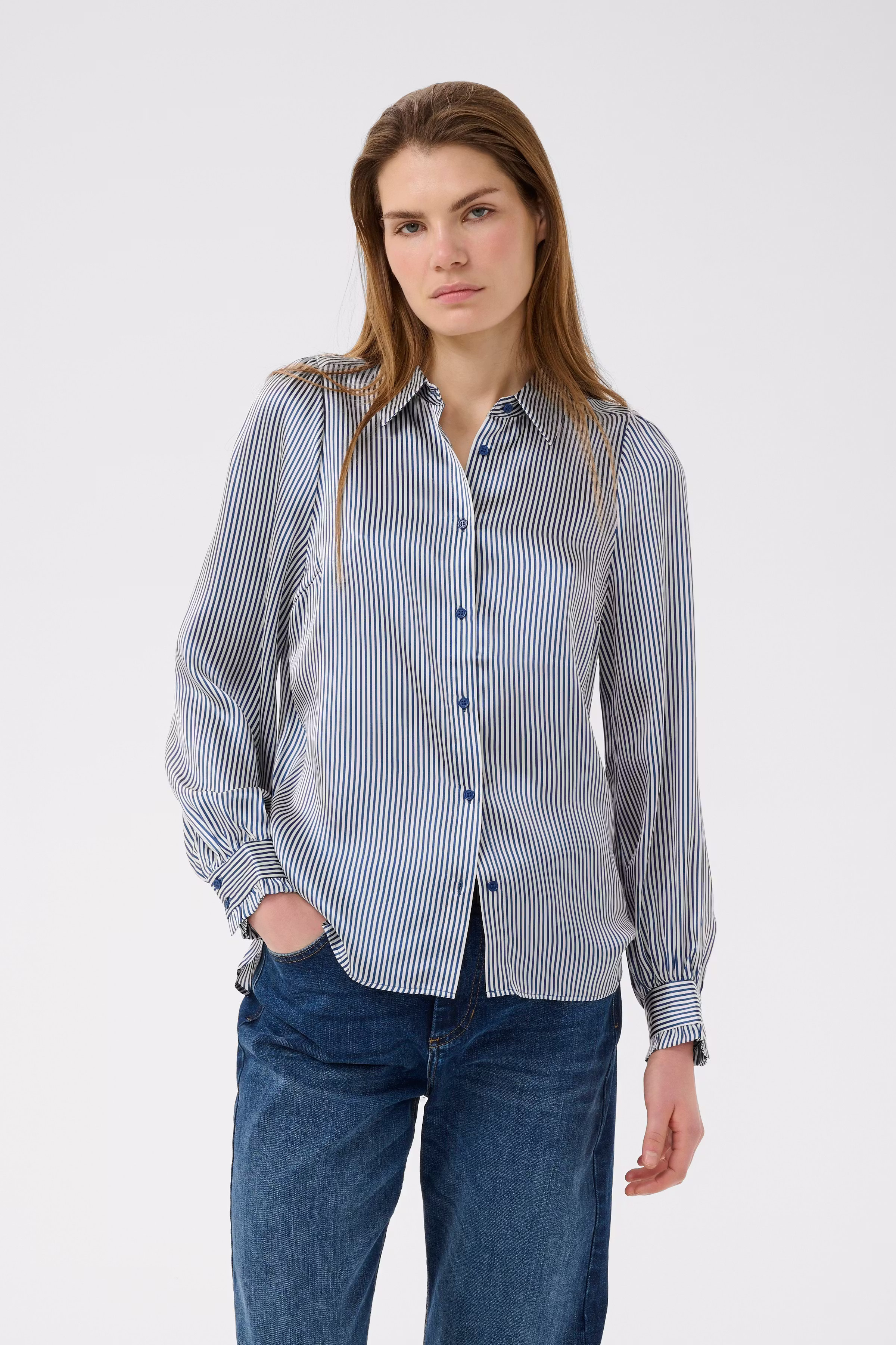 LarinaIW Skjorta LOOKBOOK FRONT 30110622-304097