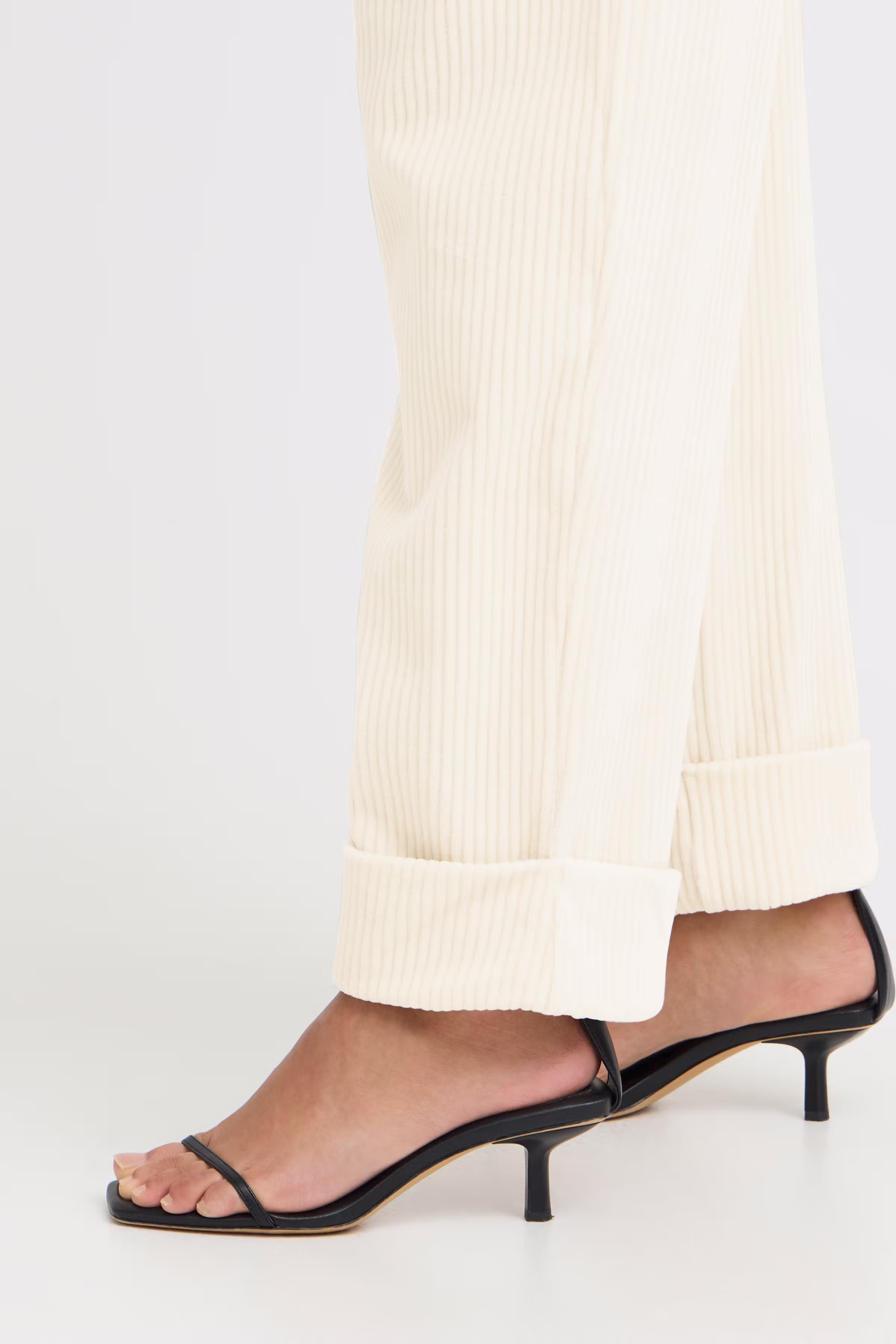 IHTAMARY Byxor LOOKBOOK DETAIL 20121620-124301